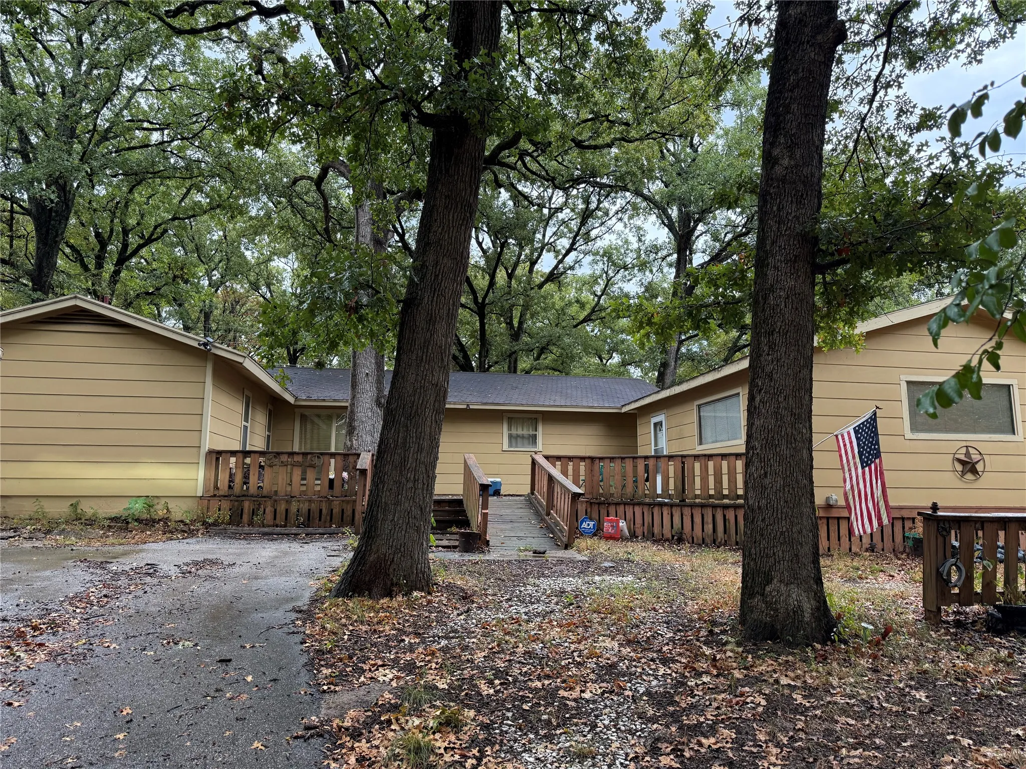 Single Family Residence For Sale in Henderson County , 114 Los Arboles Street, Gun Barrel City, Texas 75156, 4 Bedroom, 2 Bathroom, 2 Garage spaces, 1,368 Sqft, built in 2001, mls#21401443, Real Estate Agent in Gun Barrel City, Homes For Sale in Henderson county, Homes For Sale in Gun Barrel City, Realtor in Gun Barrel City Texas, Real Estate Brokerage Independent Realty Texas, Luminita Cordes Realtor