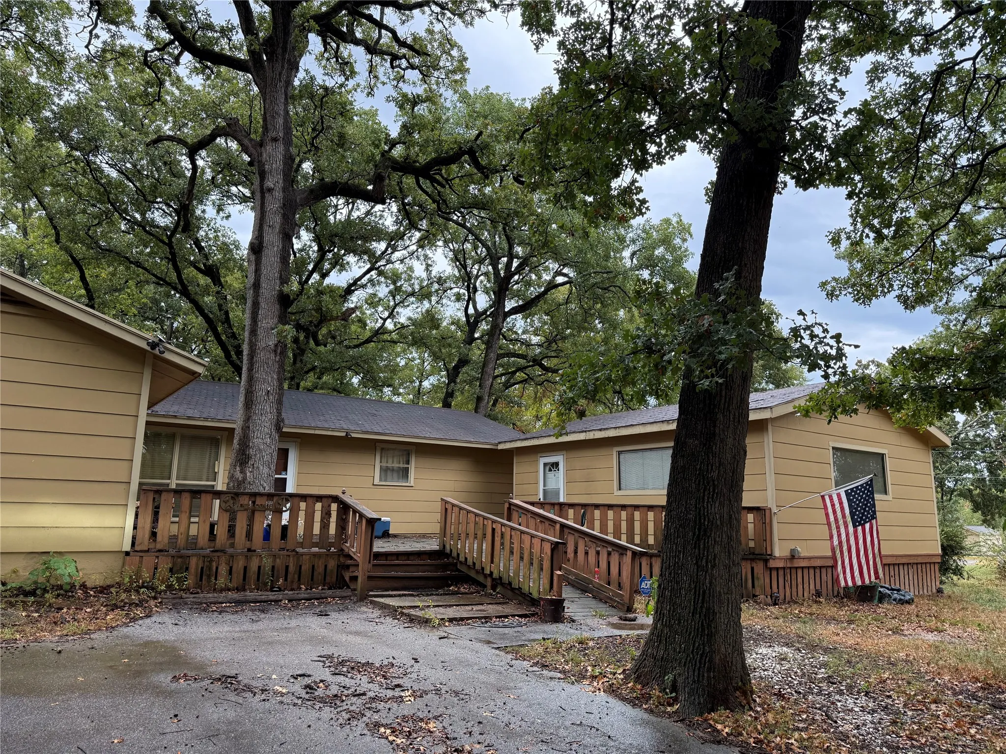 Single Family Residence For Sale in Henderson County , 114 Los Arboles Street, Gun Barrel City, Texas 75156, 4 Bedroom, 2 Bathroom, 2 Garage spaces, 1,368 Sqft, built in 2001, mls#21401443, Real Estate Agent in Gun Barrel City, Homes For Sale in Henderson county, Homes For Sale in Gun Barrel City, Realtor in Gun Barrel City Texas, Real Estate Brokerage Independent Realty Texas, Luminita Cordes Realtor