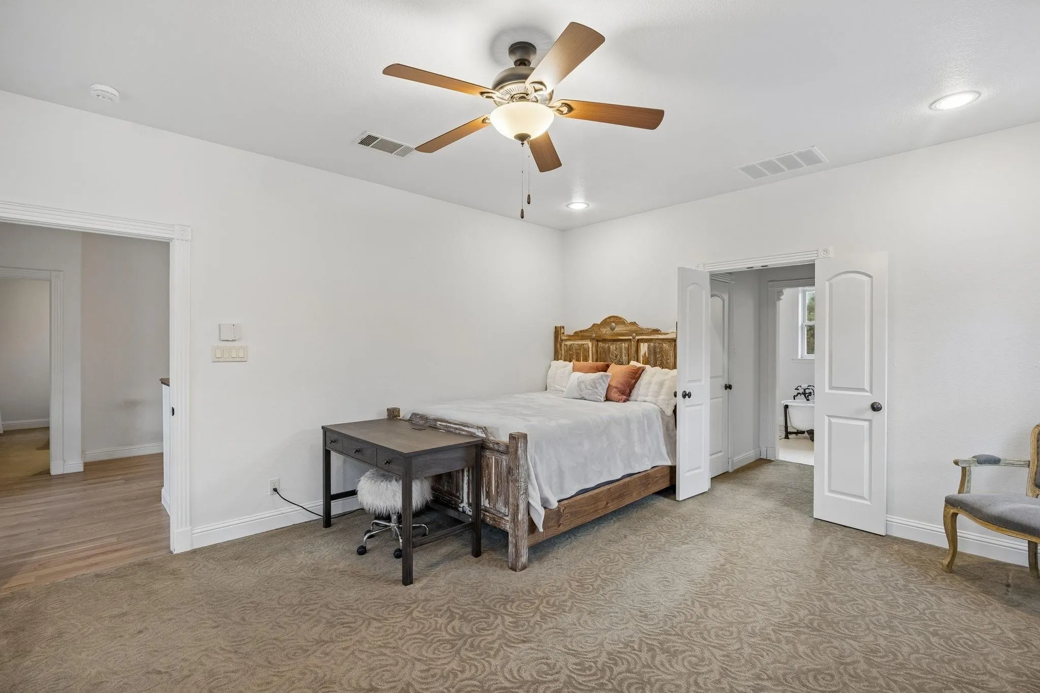 Single Family Residence For Sale in Denton County , 660 Alexandrite Drive, Oak Point, Texas 75068, 4 Bedroom, 4 Bathroom, 4 Garage spaces, 3,903 Sqft, built in 2005, mls#21398056, Real Estate Agent in Oak Point, Homes For Sale in Denton county, Homes For Sale in Oak Point, Realtor in Oak Point Texas, Real Estate Brokerage Independent Realty Texas, Luminita Cordes Realtor