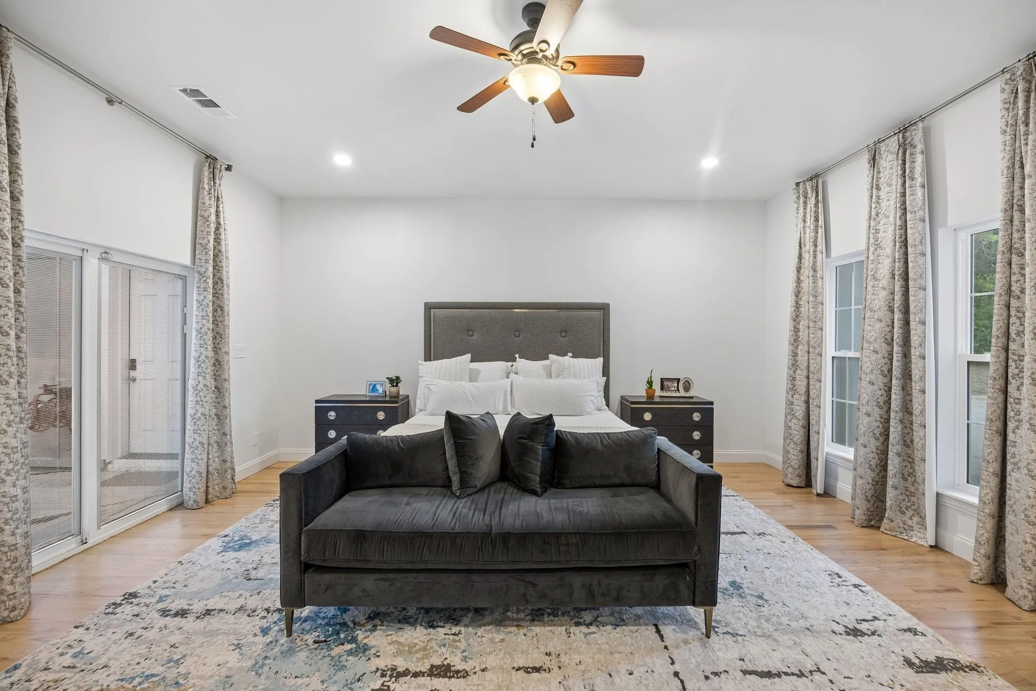 Single Family Residence For Sale in Denton County , 660 Alexandrite Drive, Oak Point, Texas 75068, 4 Bedroom, 4 Bathroom, 4 Garage spaces, 3,903 Sqft, built in 2005, mls#21398056, Real Estate Agent in Oak Point, Homes For Sale in Denton county, Homes For Sale in Oak Point, Realtor in Oak Point Texas, Real Estate Brokerage Independent Realty Texas, Luminita Cordes Realtor