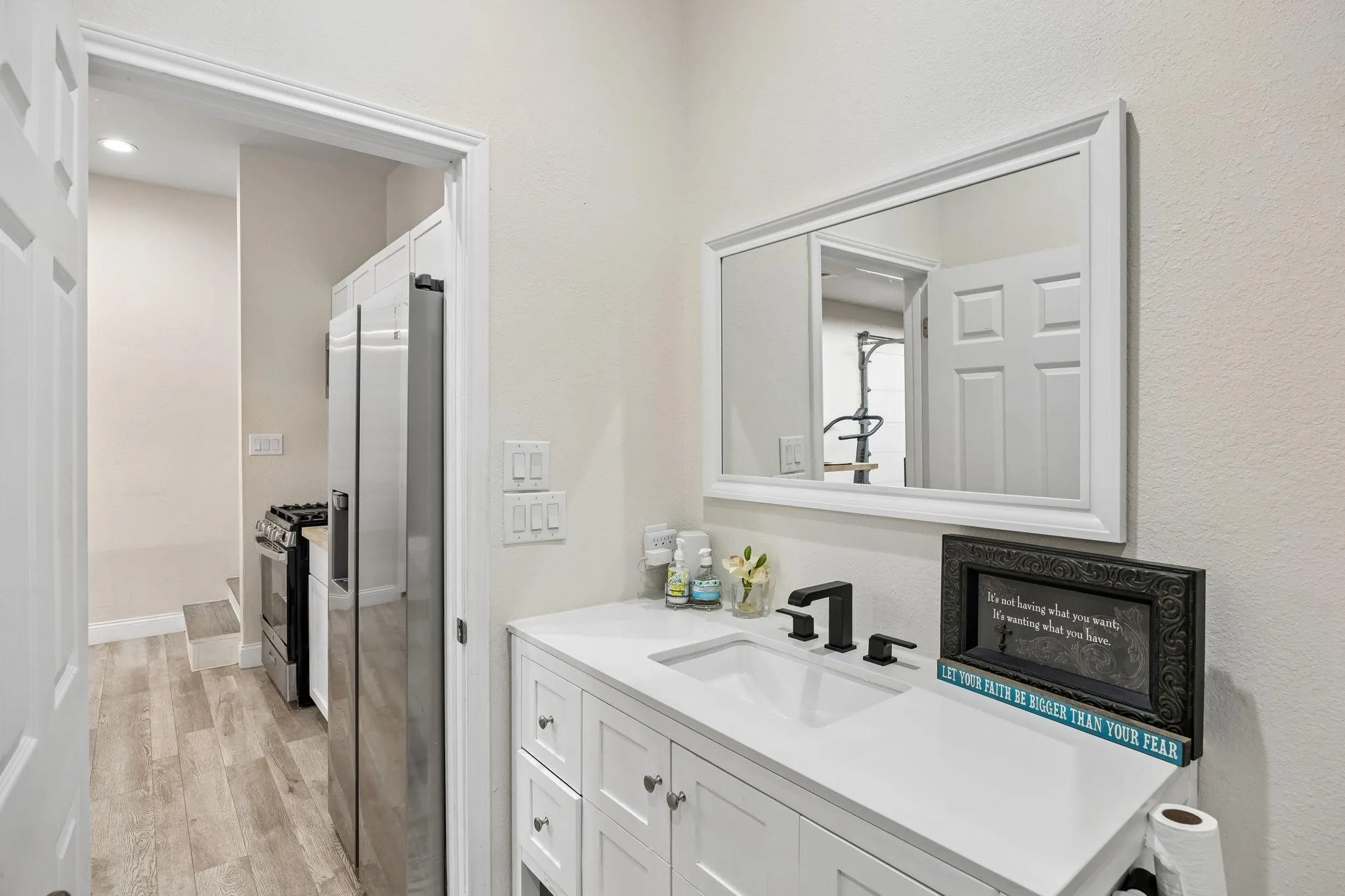 Single Family Residence For Sale in Denton County , 660 Alexandrite Drive, Oak Point, Texas 75068, 4 Bedroom, 4 Bathroom, 4 Garage spaces, 3,903 Sqft, built in 2005, mls#21398056, Real Estate Agent in Oak Point, Homes For Sale in Denton county, Homes For Sale in Oak Point, Realtor in Oak Point Texas, Real Estate Brokerage Independent Realty Texas, Luminita Cordes Realtor