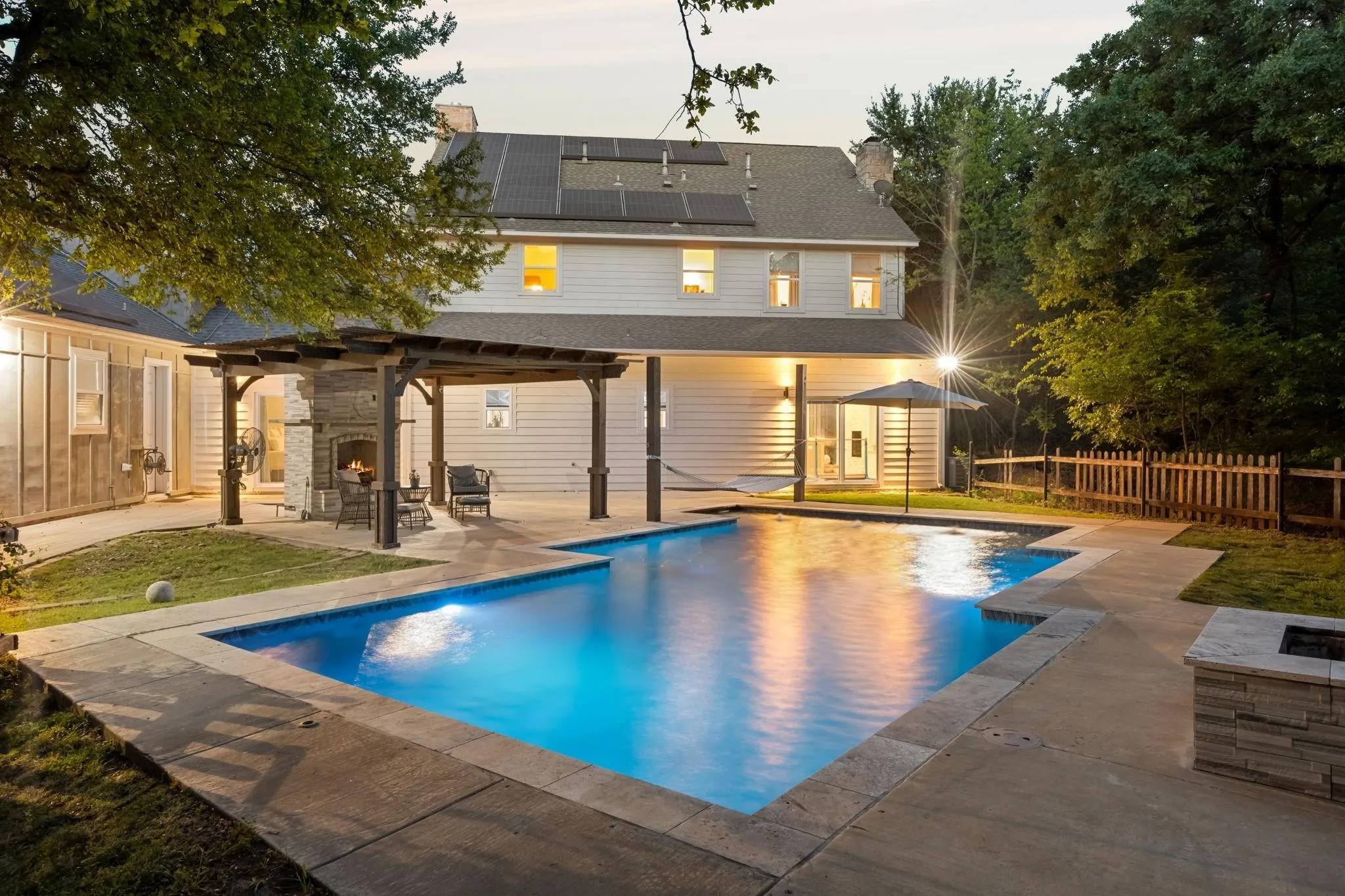 Single Family Residence For Sale in Denton County , 660 Alexandrite Drive, Oak Point, Texas 75068, 4 Bedroom, 4 Bathroom, 4 Garage spaces, 3,903 Sqft, built in 2005, mls#21398056, Real Estate Agent in Oak Point, Homes For Sale in Denton county, Homes For Sale in Oak Point, Realtor in Oak Point Texas, Real Estate Brokerage Independent Realty Texas, Luminita Cordes Realtor