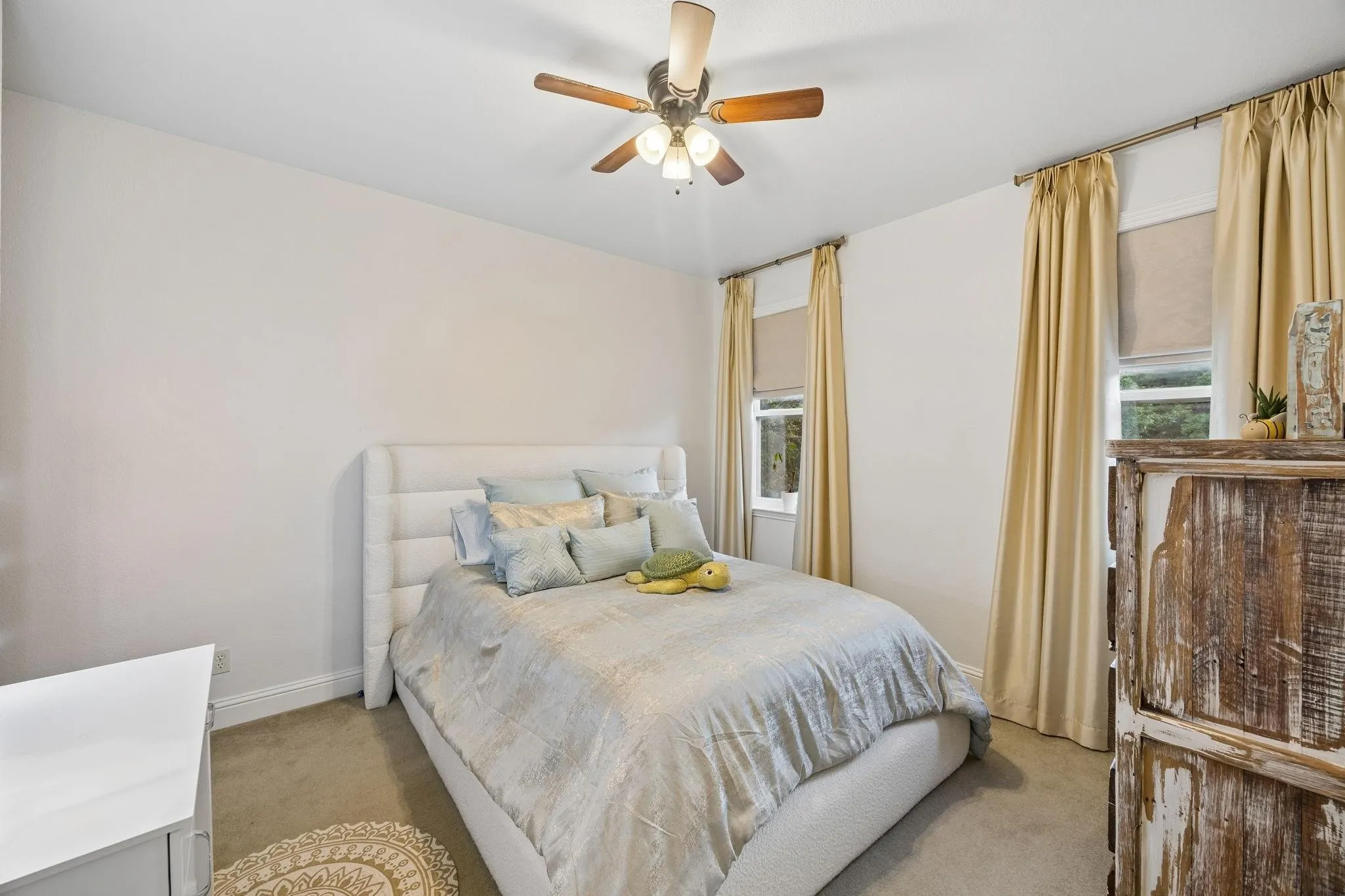 Single Family Residence For Sale in Denton County , 660 Alexandrite Drive, Oak Point, Texas 75068, 4 Bedroom, 4 Bathroom, 4 Garage spaces, 3,903 Sqft, built in 2005, mls#21398056, Real Estate Agent in Oak Point, Homes For Sale in Denton county, Homes For Sale in Oak Point, Realtor in Oak Point Texas, Real Estate Brokerage Independent Realty Texas, Luminita Cordes Realtor