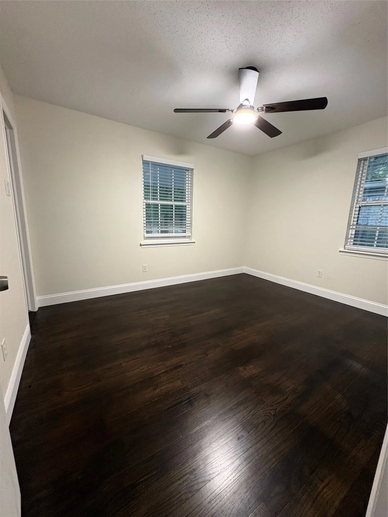 Single Family Residence For Rent in Dallas County , 9550 Castlefield Drive, Dallas, Texas 75227, 4 Bedroom, 2 Bathroom, Garage spaces, 1,172 Sqft, built in 1960, mls#21402064, Real Estate Agent in Dallas, Homes For Rent in Dallas county, Homes For Rent in Dallas, Realtor in Dallas Texas, Real Estate Brokerage Independent Realty Texas, Luminita Cordes Realtor