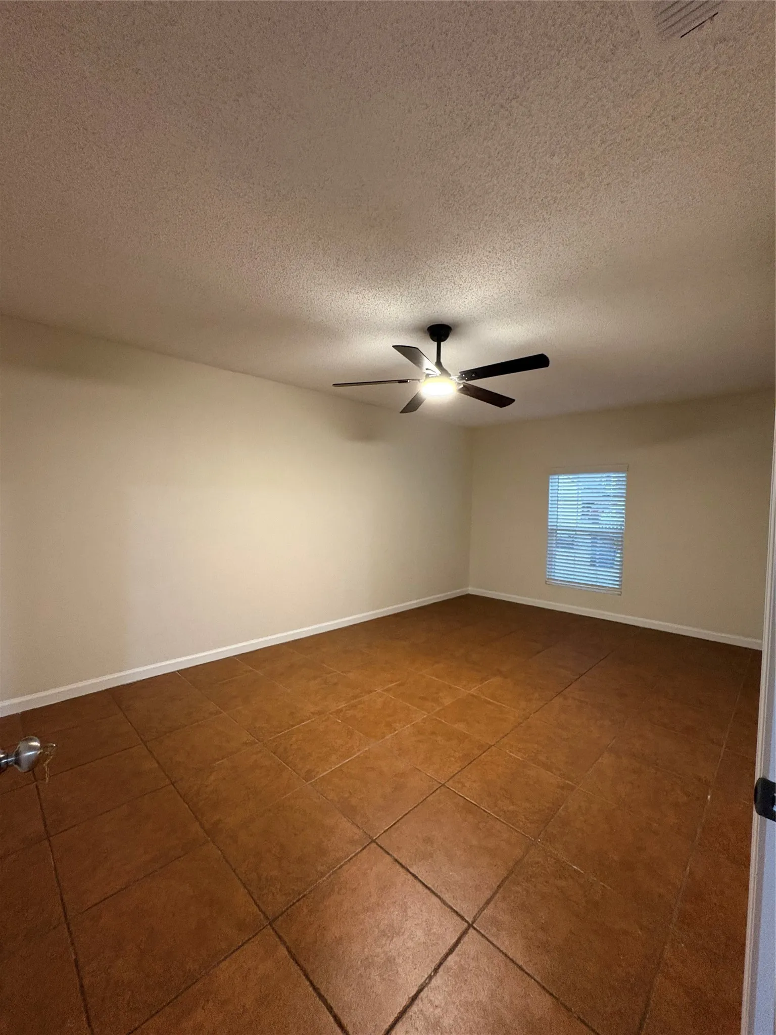 Single Family Residence For Rent in Dallas County , 9550 Castlefield Drive, Dallas, Texas 75227, 4 Bedroom, 2 Bathroom, Garage spaces, 1,172 Sqft, built in 1960, mls#21402064, Real Estate Agent in Dallas, Homes For Rent in Dallas county, Homes For Rent in Dallas, Realtor in Dallas Texas, Real Estate Brokerage Independent Realty Texas, Luminita Cordes Realtor