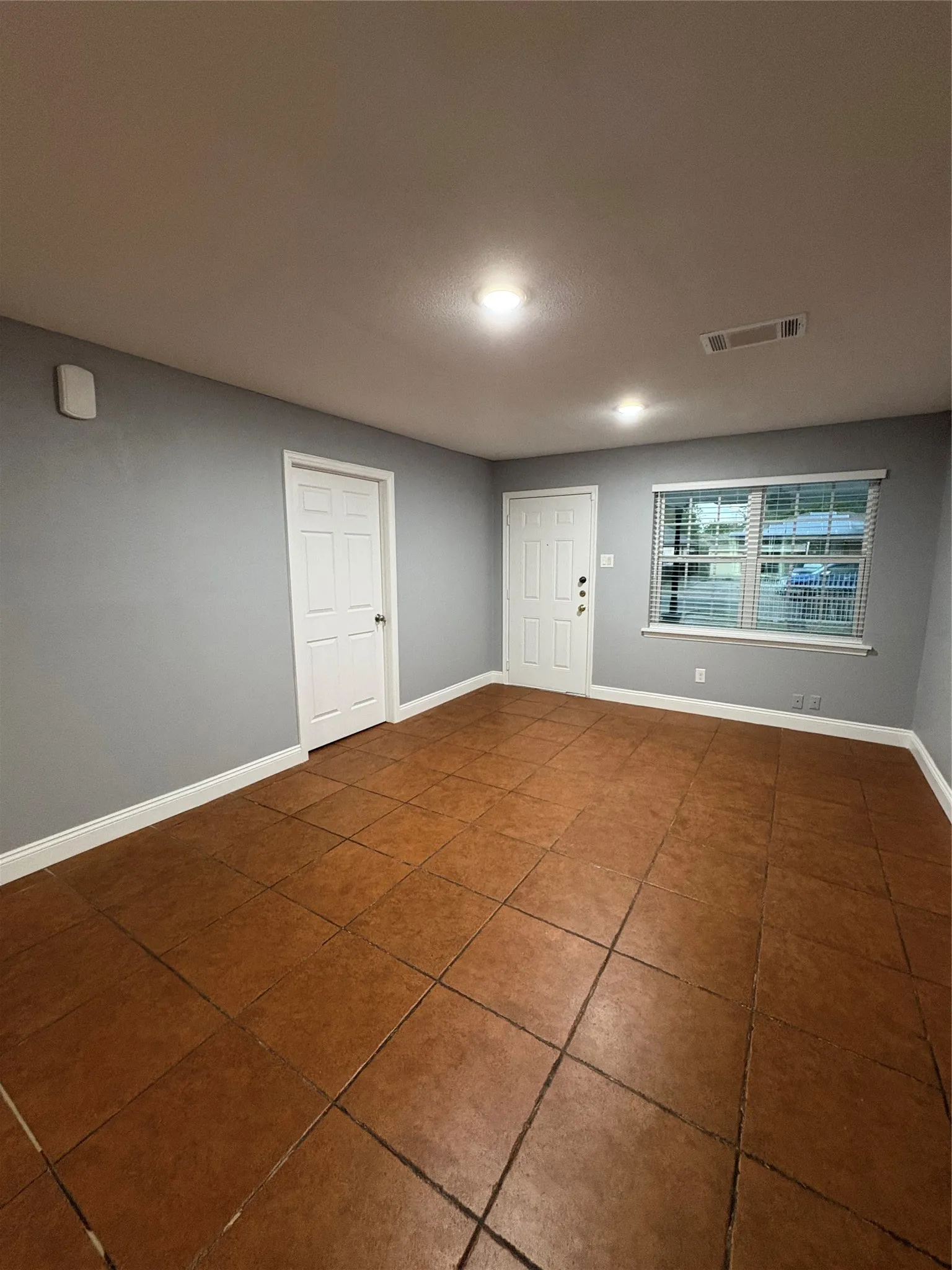 Single Family Residence For Rent in Dallas County , 9550 Castlefield Drive, Dallas, Texas 75227, 4 Bedroom, 2 Bathroom, Garage spaces, 1,172 Sqft, built in 1960, mls#21402064, Real Estate Agent in Dallas, Homes For Rent in Dallas county, Homes For Rent in Dallas, Realtor in Dallas Texas, Real Estate Brokerage Independent Realty Texas, Luminita Cordes Realtor