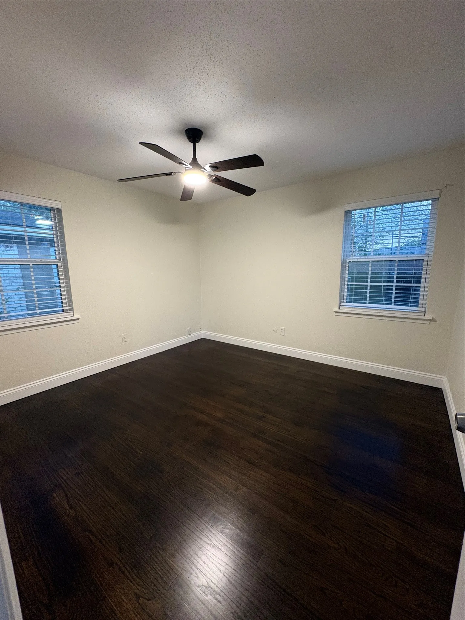 Single Family Residence For Rent in Dallas County , 9550 Castlefield Drive, Dallas, Texas 75227, 4 Bedroom, 2 Bathroom, Garage spaces, 1,172 Sqft, built in 1960, mls#21402064, Real Estate Agent in Dallas, Homes For Rent in Dallas county, Homes For Rent in Dallas, Realtor in Dallas Texas, Real Estate Brokerage Independent Realty Texas, Luminita Cordes Realtor