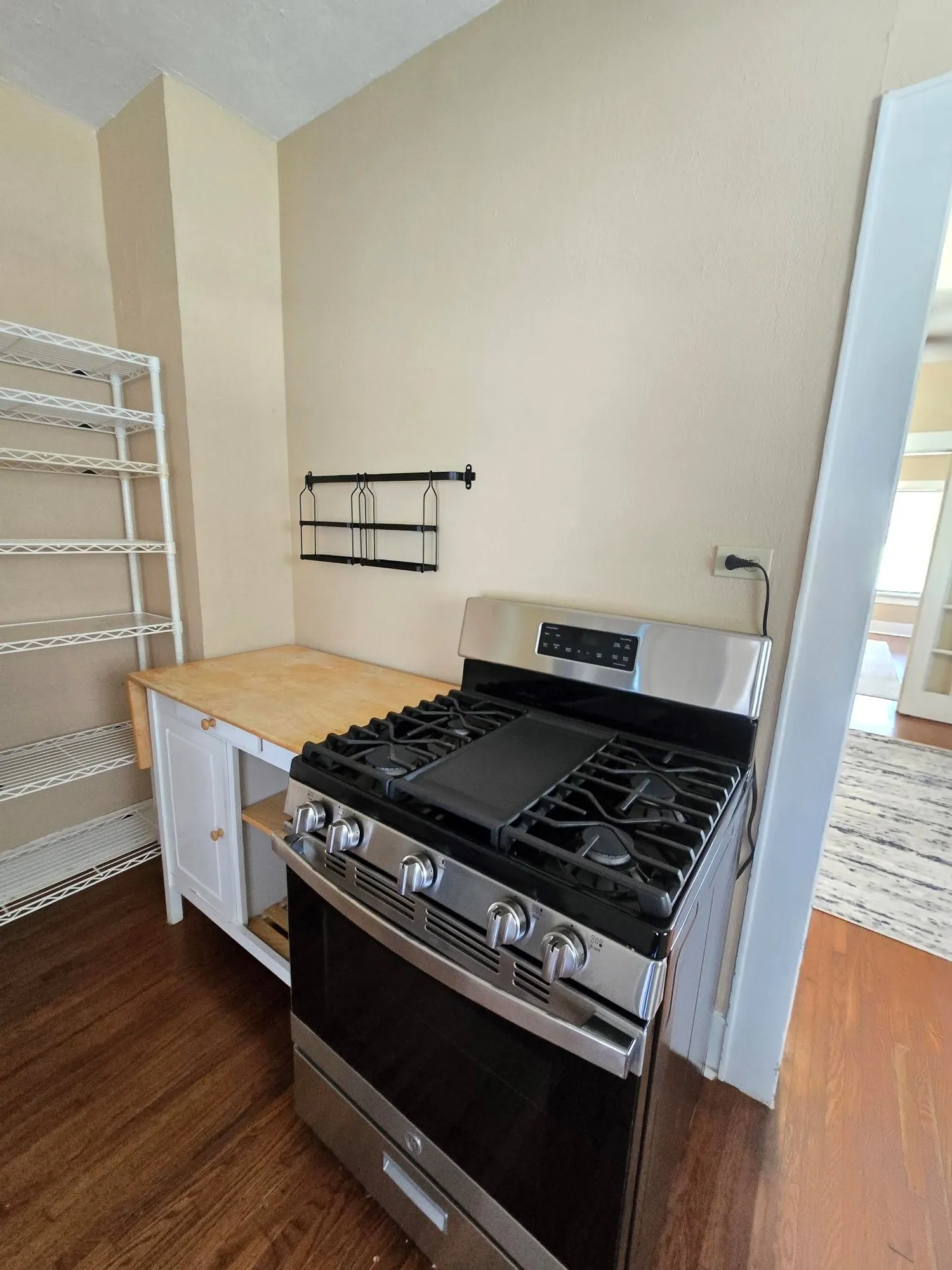 Single Family Residence For Sale in Tarrant County , 320 Emma Street, Fort Worth, Texas 76111, 2 Bedroom, 1 Bathroom, 1 Garage spaces, 1,384 Sqft, built in 1928, mls#21390320, Real Estate Agent in Fort Worth, Homes For Sale in Tarrant county, Homes For Sale in Fort Worth, Realtor in Fort Worth Texas, Real Estate Brokerage Independent Realty Texas, Luminita Cordes Realtor