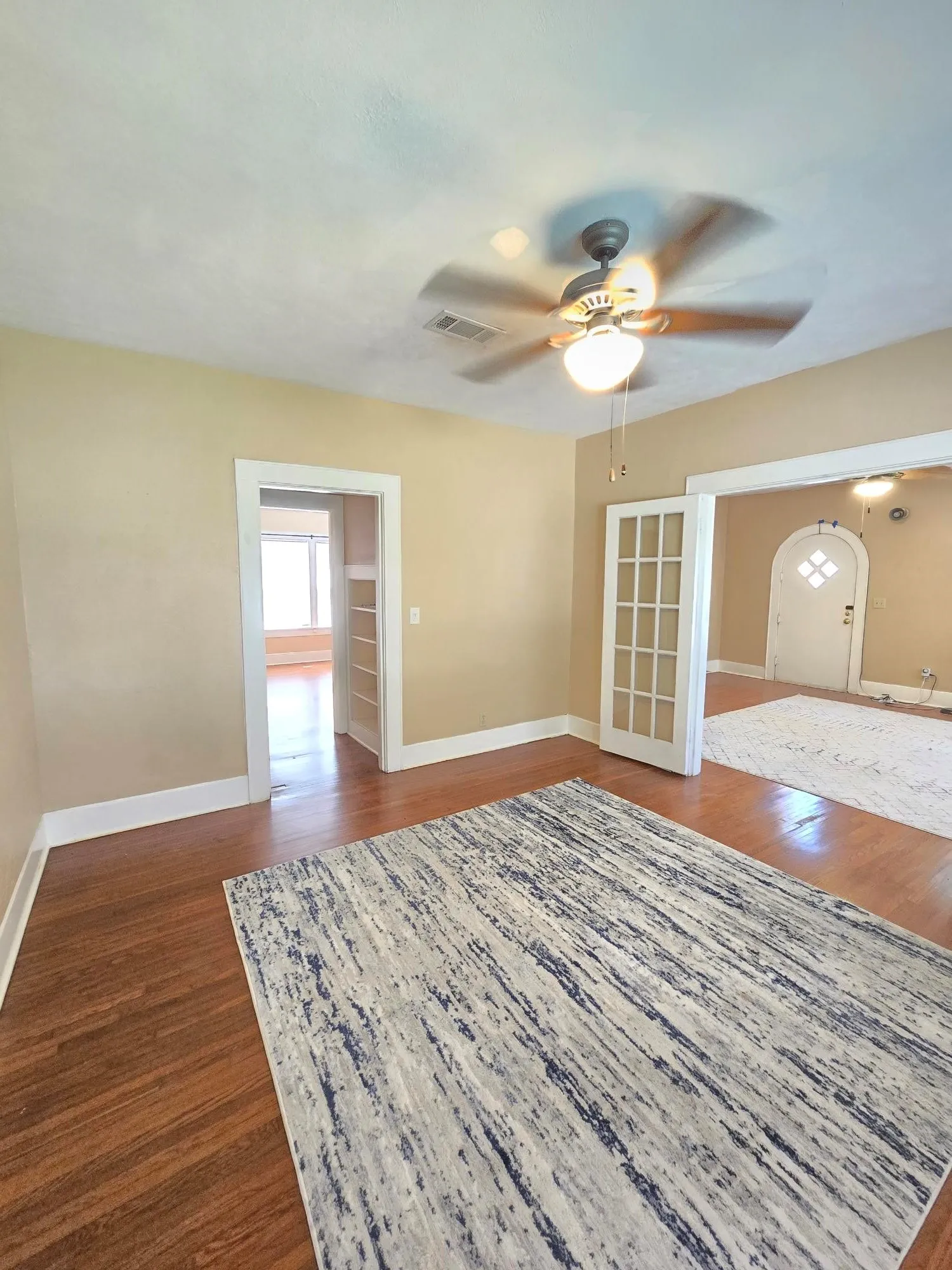 Single Family Residence For Sale in Tarrant County , 320 Emma Street, Fort Worth, Texas 76111, 2 Bedroom, 1 Bathroom, 1 Garage spaces, 1,384 Sqft, built in 1928, mls#21390320, Real Estate Agent in Fort Worth, Homes For Sale in Tarrant county, Homes For Sale in Fort Worth, Realtor in Fort Worth Texas, Real Estate Brokerage Independent Realty Texas, Luminita Cordes Realtor
