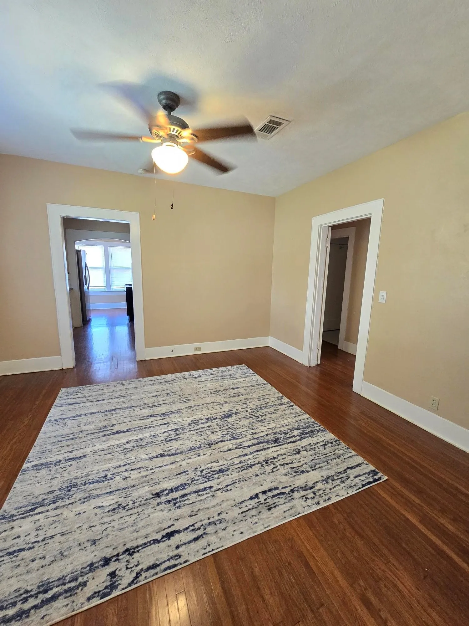Single Family Residence For Sale in Tarrant County , 320 Emma Street, Fort Worth, Texas 76111, 2 Bedroom, 1 Bathroom, 1 Garage spaces, 1,384 Sqft, built in 1928, mls#21390320, Real Estate Agent in Fort Worth, Homes For Sale in Tarrant county, Homes For Sale in Fort Worth, Realtor in Fort Worth Texas, Real Estate Brokerage Independent Realty Texas, Luminita Cordes Realtor