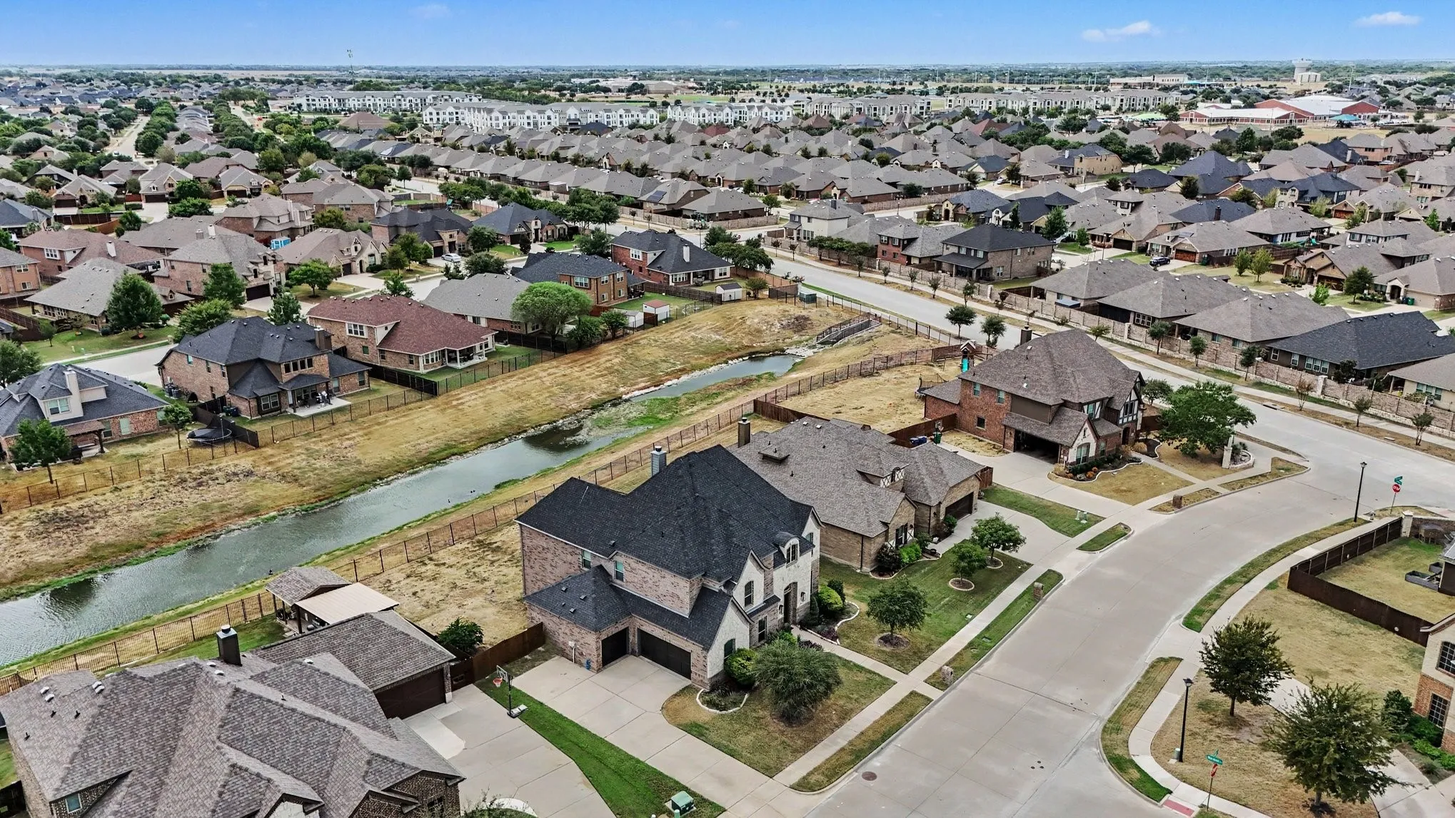 Single Family Residence For Sale in Ellis County , 504 Stillwater Drive, Waxahachie, Texas 75165, 4 Bedroom, 4 Bathroom, 3 Garage spaces, 3,404 Sqft, built in 2018, mls#21399878, Real Estate Agent in Waxahachie, Homes For Sale in Ellis county, Homes For Sale in Waxahachie, Realtor in Waxahachie Texas, Real Estate Brokerage Independent Realty Texas, Luminita Cordes Realtor