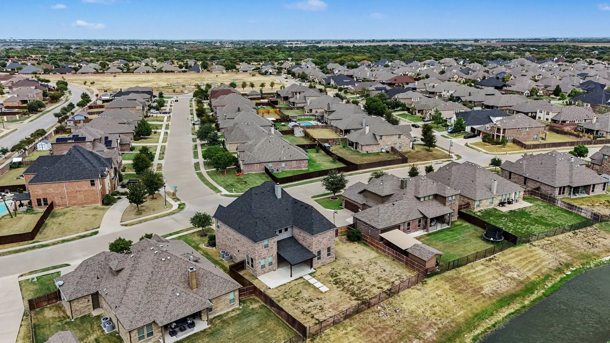 Single Family Residence For Sale in Ellis County , 504 Stillwater Drive, Waxahachie, Texas 75165, 4 Bedroom, 4 Bathroom, 3 Garage spaces, 3,404 Sqft, built in 2018, mls#21399878, Real Estate Agent in Waxahachie, Homes For Sale in Ellis county, Homes For Sale in Waxahachie, Realtor in Waxahachie Texas, Real Estate Brokerage Independent Realty Texas, Luminita Cordes Realtor