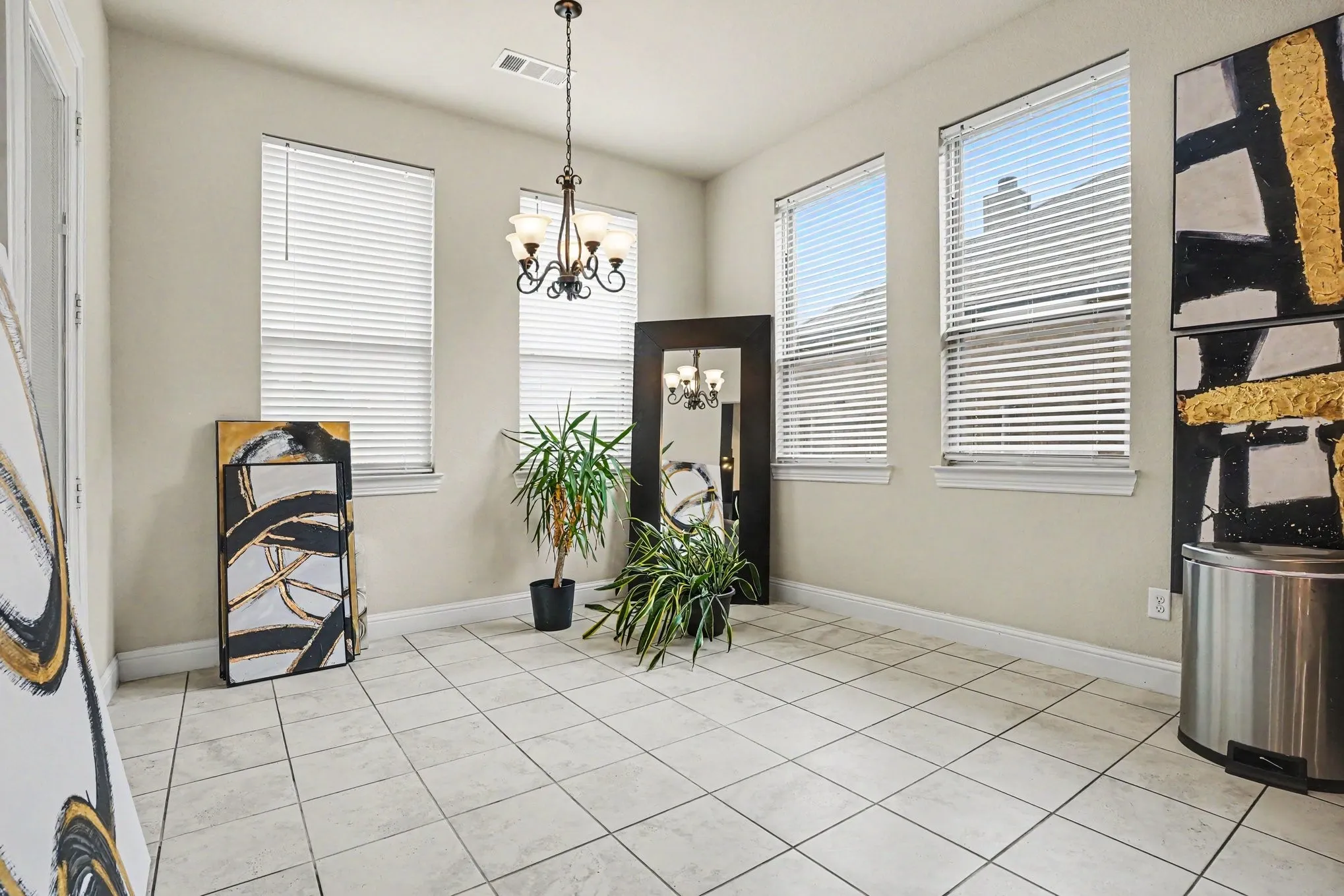 Single Family Residence For Sale in Ellis County , 504 Stillwater Drive, Waxahachie, Texas 75165, 4 Bedroom, 4 Bathroom, 3 Garage spaces, 3,404 Sqft, built in 2018, mls#21399878, Real Estate Agent in Waxahachie, Homes For Sale in Ellis county, Homes For Sale in Waxahachie, Realtor in Waxahachie Texas, Real Estate Brokerage Independent Realty Texas, Luminita Cordes Realtor