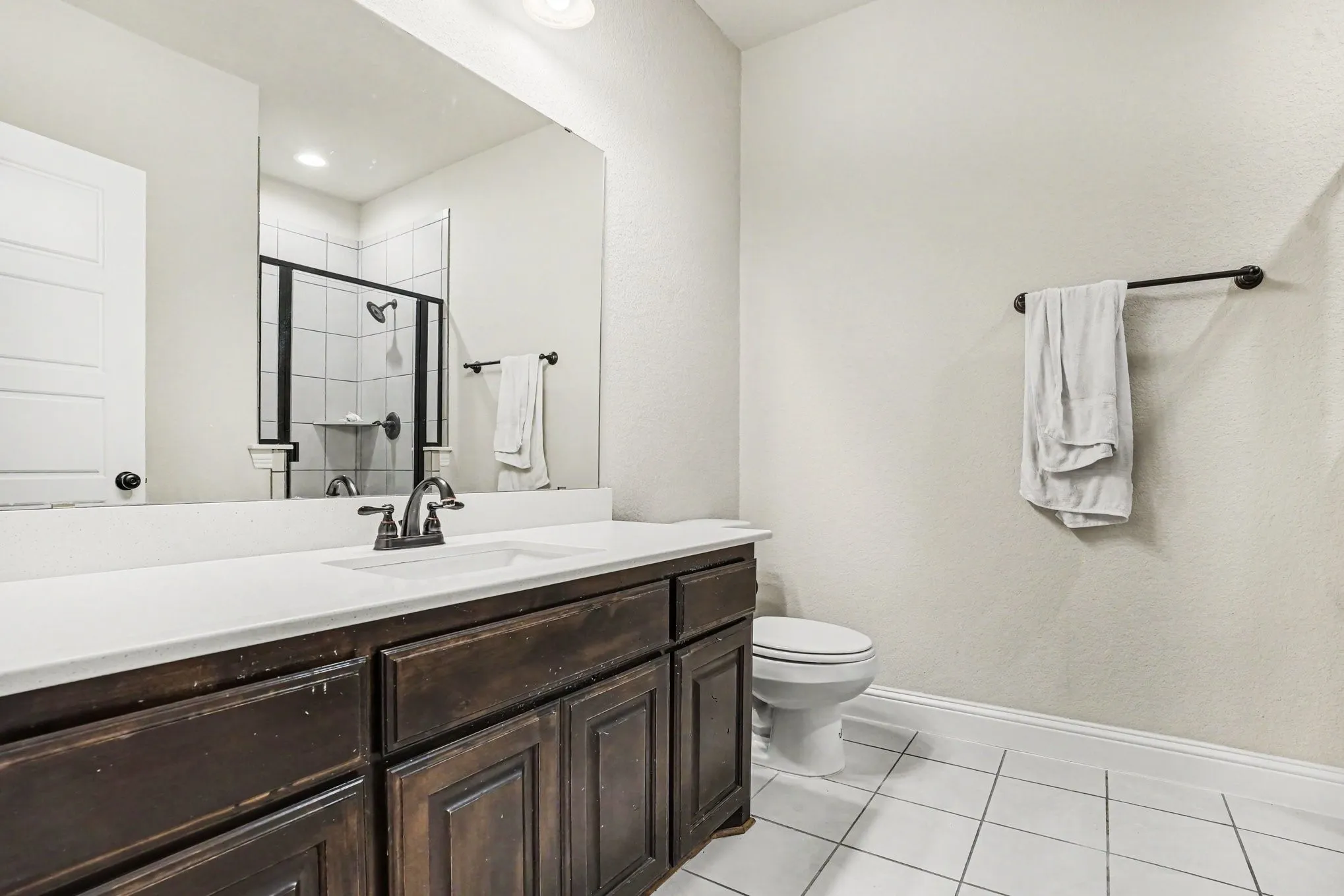 Single Family Residence For Sale in Ellis County , 504 Stillwater Drive, Waxahachie, Texas 75165, 4 Bedroom, 4 Bathroom, 3 Garage spaces, 3,404 Sqft, built in 2018, mls#21399878, Real Estate Agent in Waxahachie, Homes For Sale in Ellis county, Homes For Sale in Waxahachie, Realtor in Waxahachie Texas, Real Estate Brokerage Independent Realty Texas, Luminita Cordes Realtor