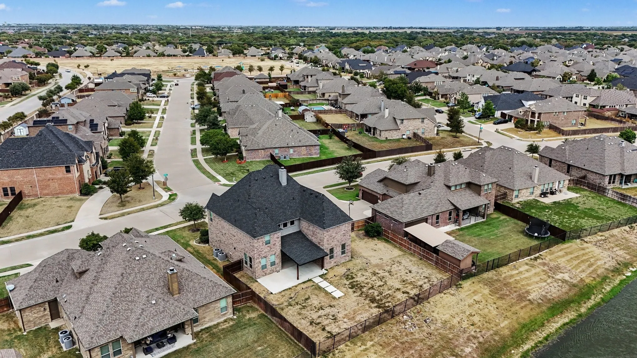 Single Family Residence For Sale in Ellis County , 504 Stillwater Drive, Waxahachie, Texas 75165, 4 Bedroom, 4 Bathroom, 3 Garage spaces, 3,404 Sqft, built in 2018, mls#21399878, Real Estate Agent in Waxahachie, Homes For Sale in Ellis county, Homes For Sale in Waxahachie, Realtor in Waxahachie Texas, Real Estate Brokerage Independent Realty Texas, Luminita Cordes Realtor