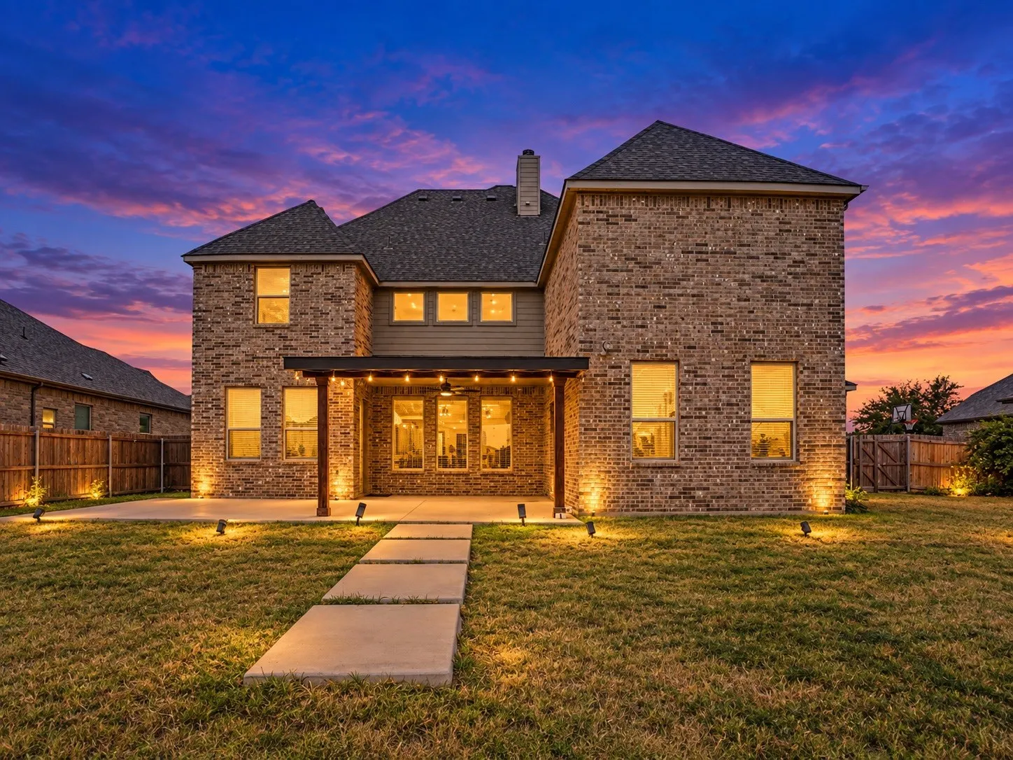 Single Family Residence For Sale in Ellis County , 504 Stillwater Drive, Waxahachie, Texas 75165, 4 Bedroom, 4 Bathroom, 3 Garage spaces, 3,404 Sqft, built in 2018, mls#21399878, Real Estate Agent in Waxahachie, Homes For Sale in Ellis county, Homes For Sale in Waxahachie, Realtor in Waxahachie Texas, Real Estate Brokerage Independent Realty Texas, Luminita Cordes Realtor