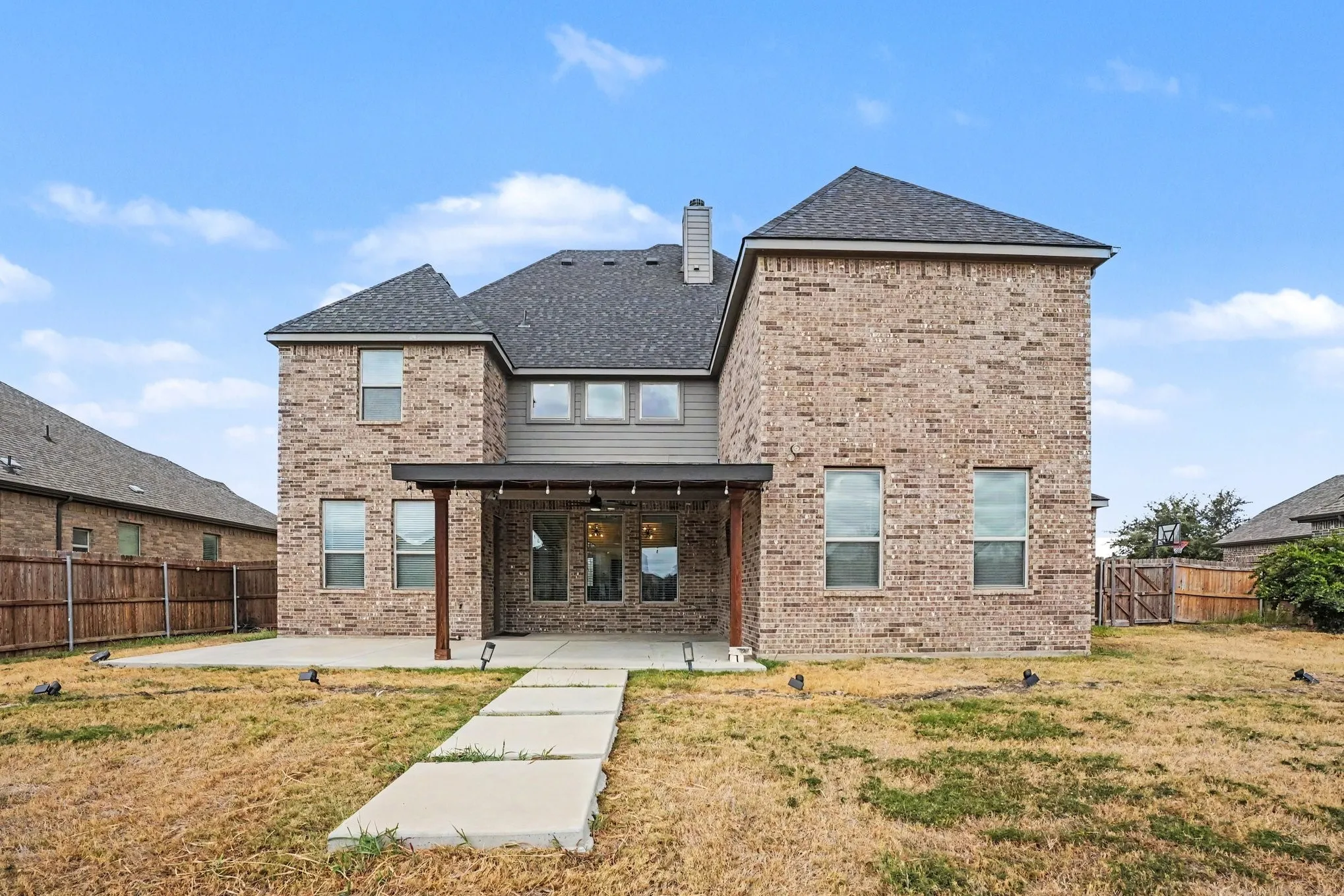 Single Family Residence For Sale in Ellis County , 504 Stillwater Drive, Waxahachie, Texas 75165, 4 Bedroom, 4 Bathroom, 3 Garage spaces, 3,404 Sqft, built in 2018, mls#21399878, Real Estate Agent in Waxahachie, Homes For Sale in Ellis county, Homes For Sale in Waxahachie, Realtor in Waxahachie Texas, Real Estate Brokerage Independent Realty Texas, Luminita Cordes Realtor