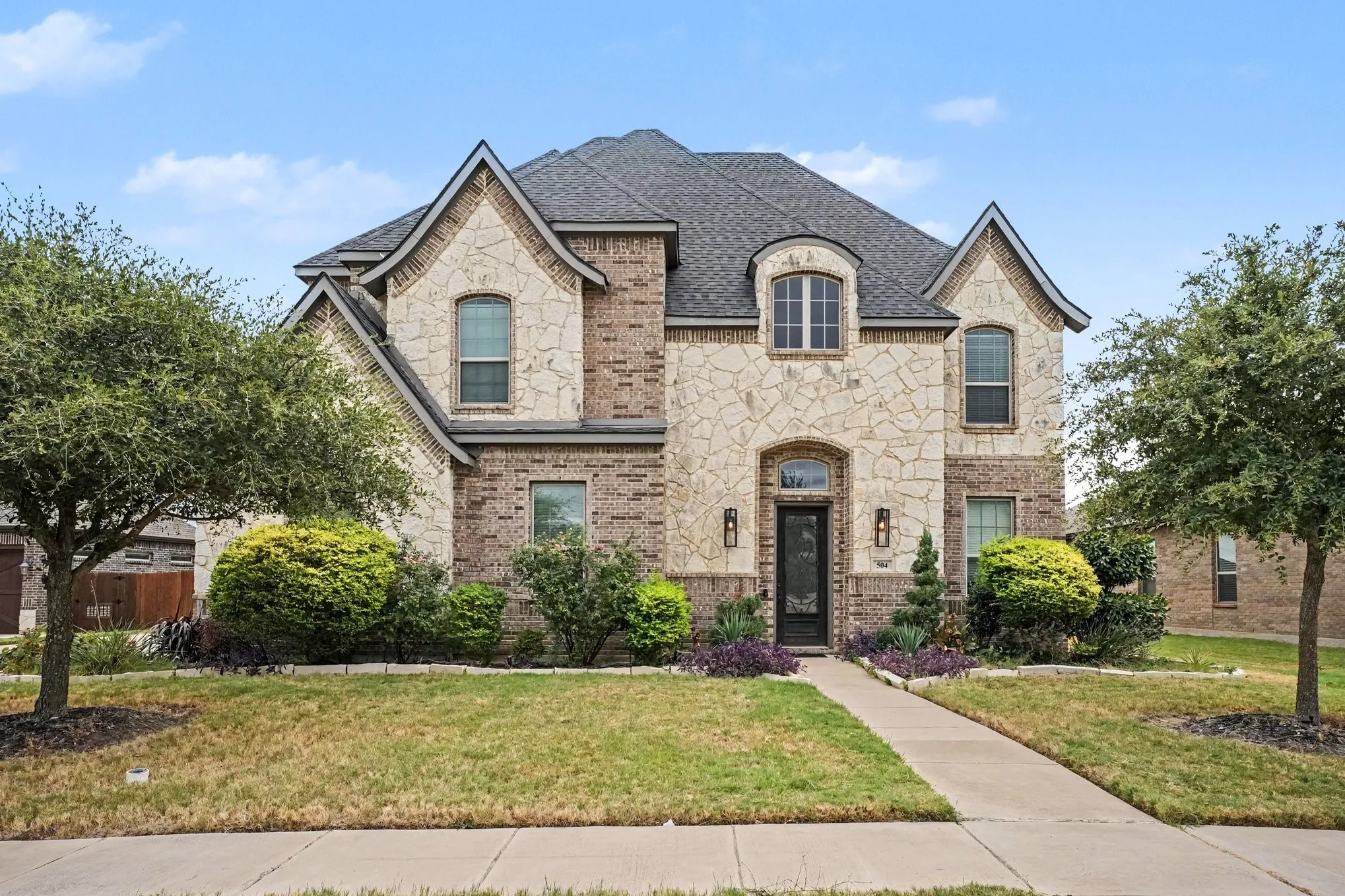 Single Family Residence For Sale in Ellis County , 504 Stillwater Drive, Waxahachie, Texas 75165, 4 Bedroom, 4 Bathroom, 3 Garage spaces, 3,404 Sqft, built in 2018, mls#21399878, Real Estate Agent in Waxahachie, Homes For Sale in Ellis county, Homes For Sale in Waxahachie, Realtor in Waxahachie Texas, Real Estate Brokerage Independent Realty Texas, Luminita Cordes Realtor