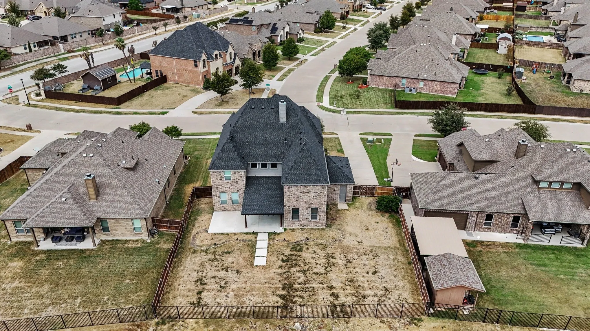 Single Family Residence For Sale in Ellis County , 504 Stillwater Drive, Waxahachie, Texas 75165, 4 Bedroom, 4 Bathroom, 3 Garage spaces, 3,404 Sqft, built in 2018, mls#21399878, Real Estate Agent in Waxahachie, Homes For Sale in Ellis county, Homes For Sale in Waxahachie, Realtor in Waxahachie Texas, Real Estate Brokerage Independent Realty Texas, Luminita Cordes Realtor