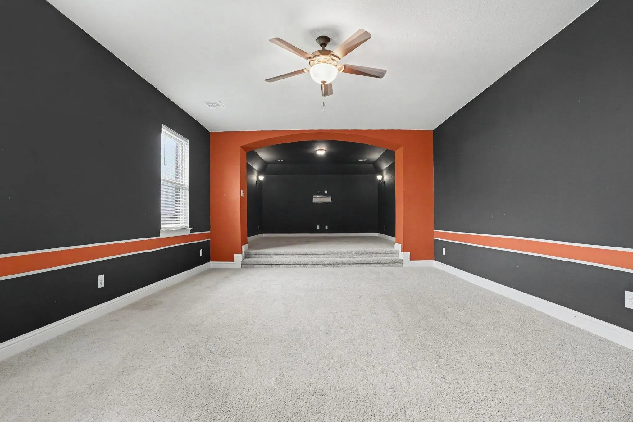 Single Family Residence For Sale in Ellis County , 504 Stillwater Drive, Waxahachie, Texas 75165, 4 Bedroom, 4 Bathroom, 3 Garage spaces, 3,404 Sqft, built in 2018, mls#21399878, Real Estate Agent in Waxahachie, Homes For Sale in Ellis county, Homes For Sale in Waxahachie, Realtor in Waxahachie Texas, Real Estate Brokerage Independent Realty Texas, Luminita Cordes Realtor
