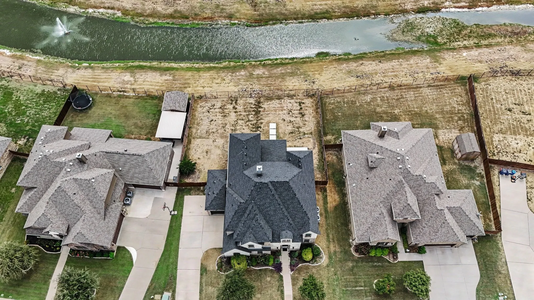 Single Family Residence For Sale in Ellis County , 504 Stillwater Drive, Waxahachie, Texas 75165, 4 Bedroom, 4 Bathroom, 3 Garage spaces, 3,404 Sqft, built in 2018, mls#21399878, Real Estate Agent in Waxahachie, Homes For Sale in Ellis county, Homes For Sale in Waxahachie, Realtor in Waxahachie Texas, Real Estate Brokerage Independent Realty Texas, Luminita Cordes Realtor