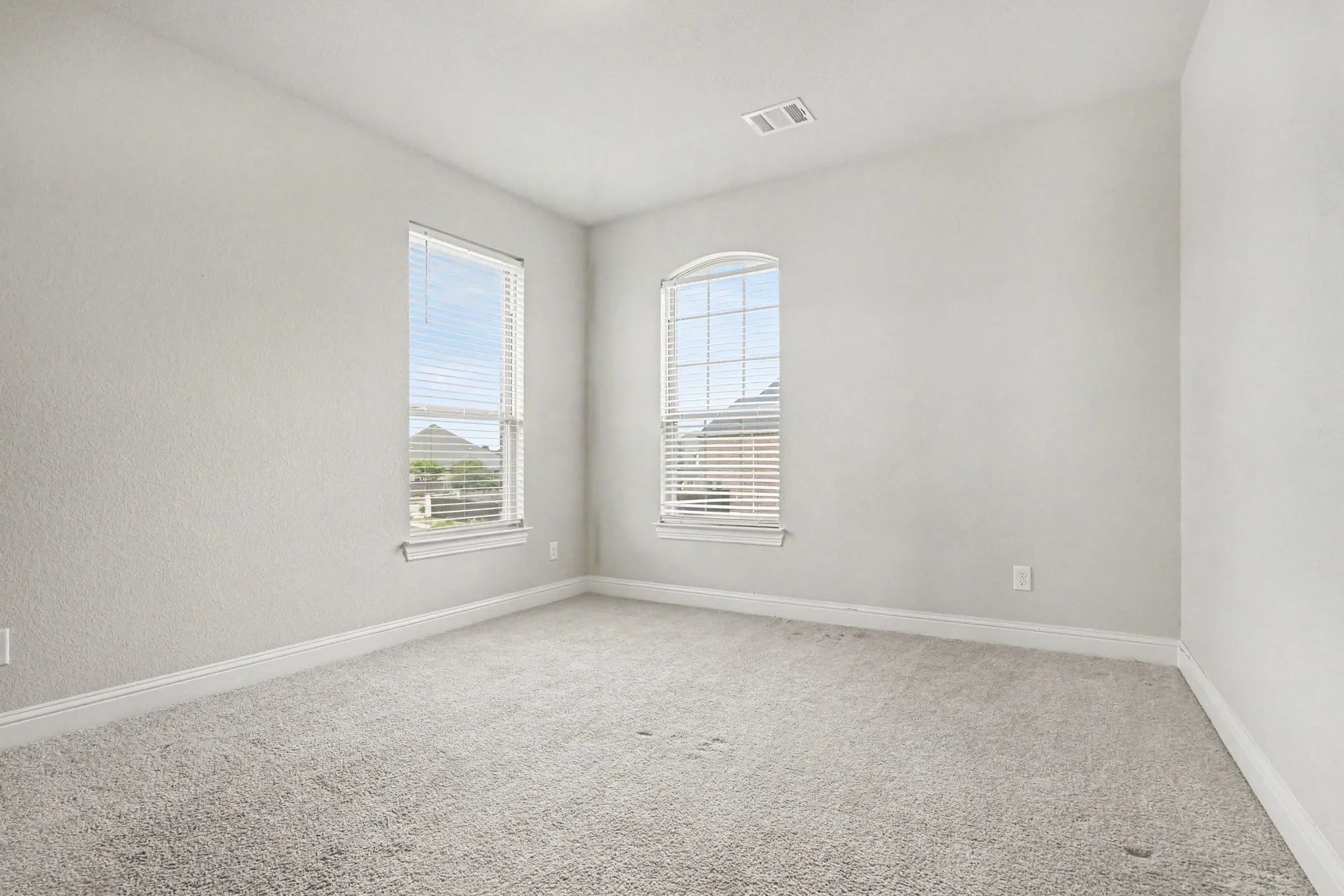 Single Family Residence For Sale in Ellis County , 504 Stillwater Drive, Waxahachie, Texas 75165, 4 Bedroom, 4 Bathroom, 3 Garage spaces, 3,404 Sqft, built in 2018, mls#21399878, Real Estate Agent in Waxahachie, Homes For Sale in Ellis county, Homes For Sale in Waxahachie, Realtor in Waxahachie Texas, Real Estate Brokerage Independent Realty Texas, Luminita Cordes Realtor