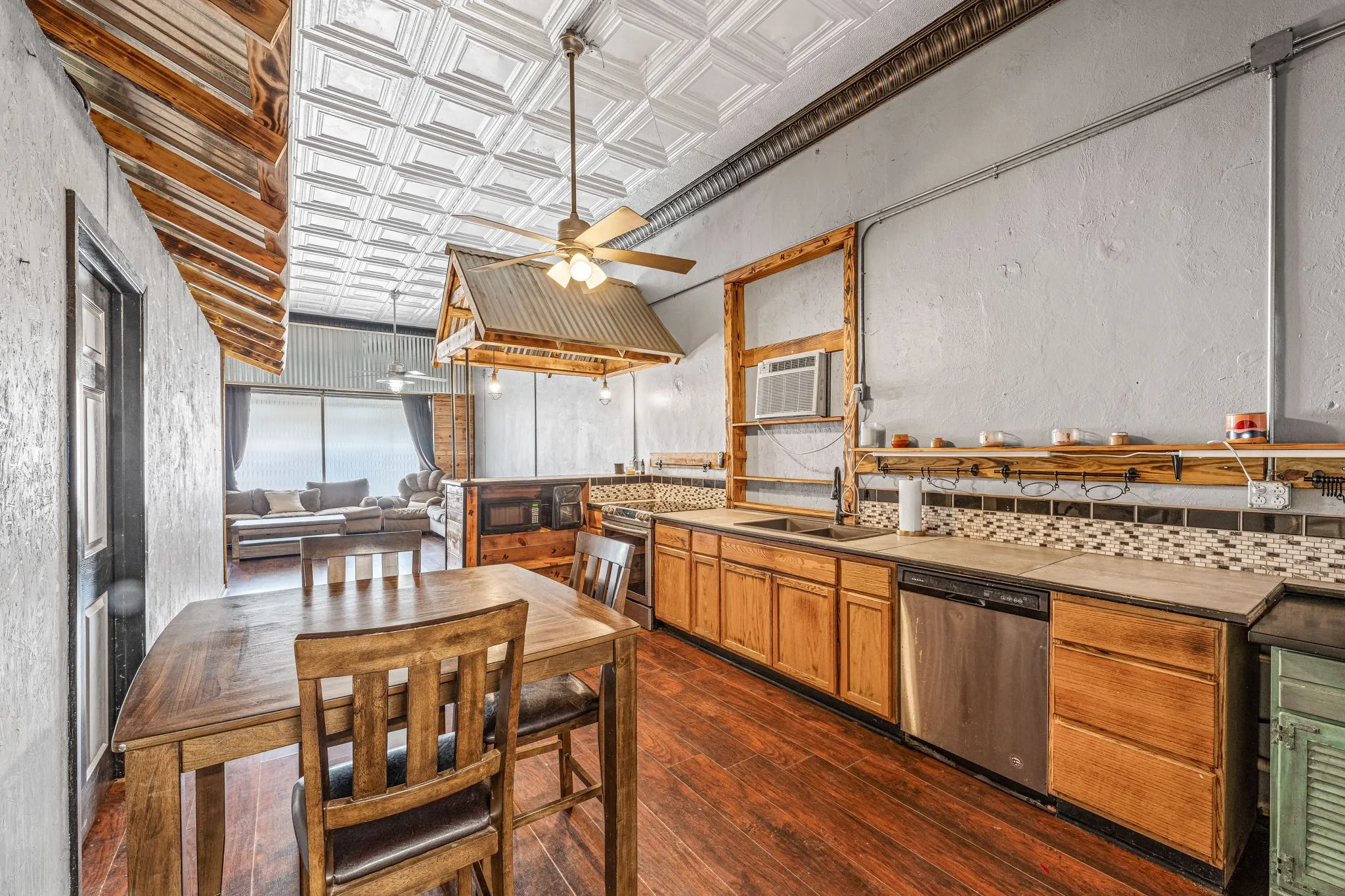 Retail For Sale in Comanche County , 140 S Texas Street, De Leon, Texas 76444, 0, 0, Garage spaces, 0 Sqft, built in 1920, mls#21401035, Real Estate Agent in De Leon, Homes For Sale in Comanche county, Homes For Sale in De Leon, Realtor in De Leon Texas, Real Estate Brokerage Independent Realty Texas, Luminita Cordes Realtor