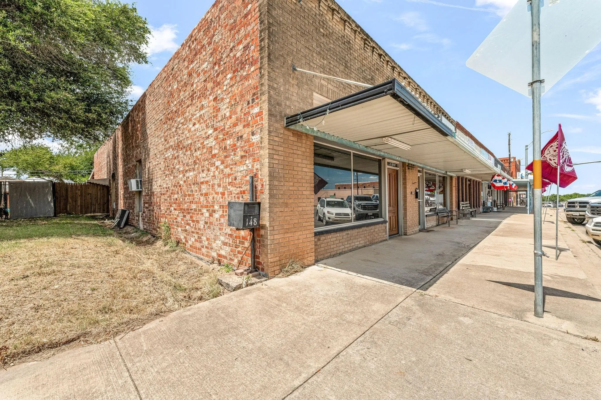 Retail For Sale in Comanche County , 140 S Texas Street, De Leon, Texas 76444, 0, 0, Garage spaces, 0 Sqft, built in 1920, mls#21401035, Real Estate Agent in De Leon, Homes For Sale in Comanche county, Homes For Sale in De Leon, Realtor in De Leon Texas, Real Estate Brokerage Independent Realty Texas, Luminita Cordes Realtor