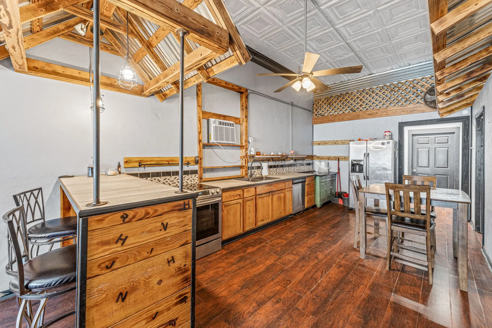 Retail For Sale in Comanche County , 140 S Texas Street, De Leon, Texas 76444, 0, 0, Garage spaces, 0 Sqft, built in 1920, mls#21401035, Real Estate Agent in De Leon, Homes For Sale in Comanche county, Homes For Sale in De Leon, Realtor in De Leon Texas, Real Estate Brokerage Independent Realty Texas, Luminita Cordes Realtor