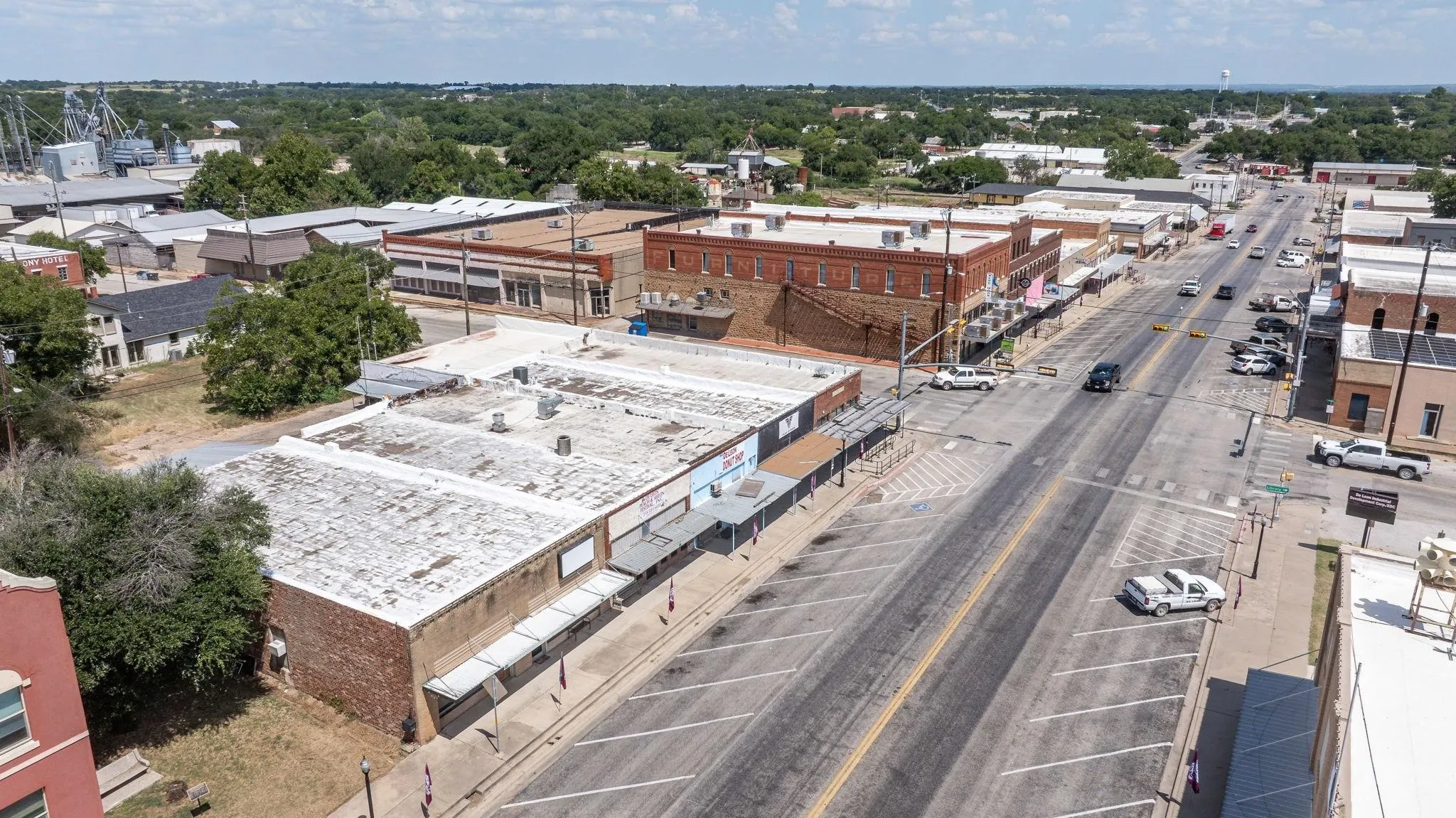 Retail For Sale in Comanche County , 140 S Texas Street, De Leon, Texas 76444, 0, 0, Garage spaces, 0 Sqft, built in 1920, mls#21401035, Real Estate Agent in De Leon, Homes For Sale in Comanche county, Homes For Sale in De Leon, Realtor in De Leon Texas, Real Estate Brokerage Independent Realty Texas, Luminita Cordes Realtor