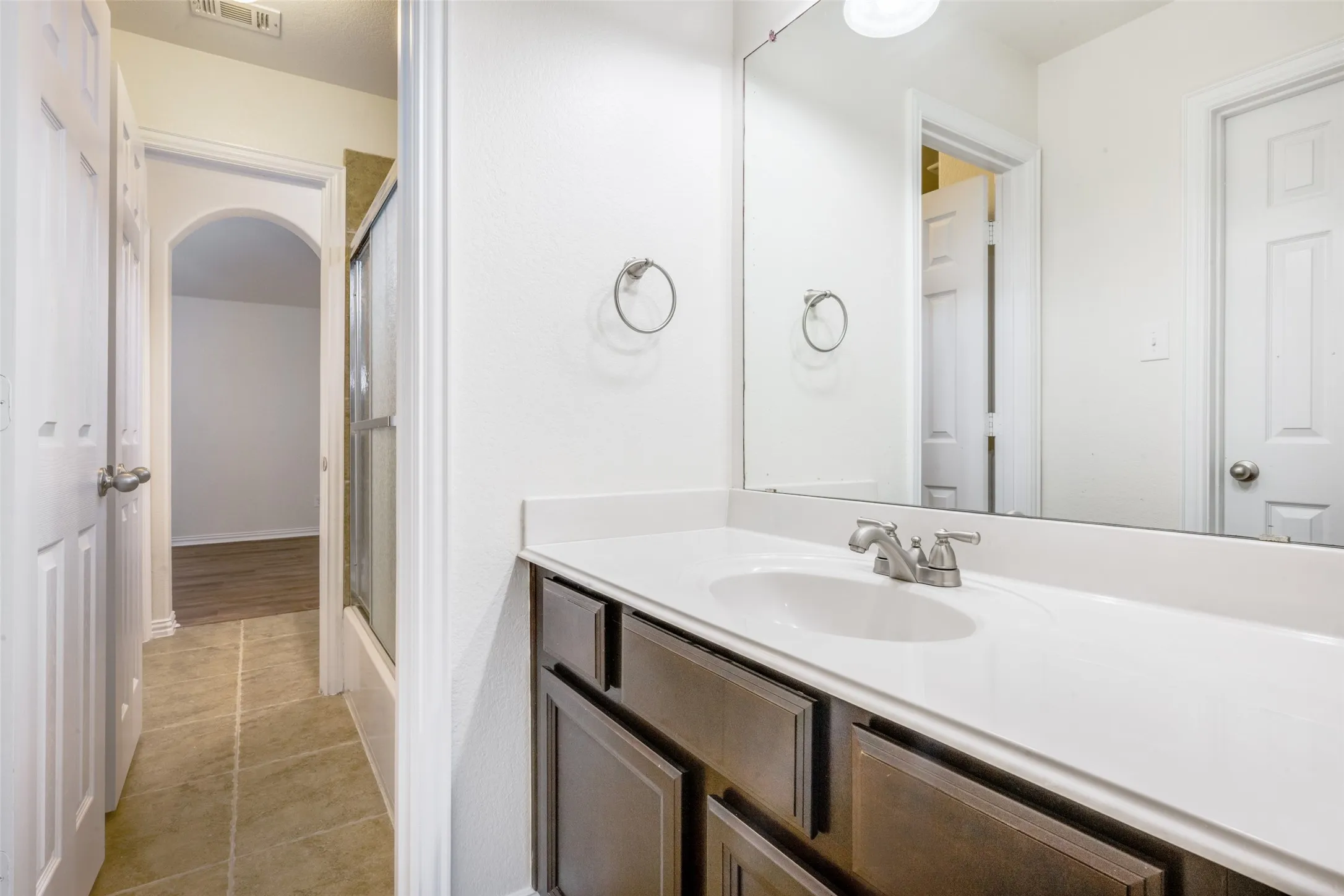 Single Family Residence For Rent in Denton County , 342 Manchester Drive, Roanoke, Texas 76262, 4 Bedroom, 4 Bathroom, 2 Garage spaces, 3,653 Sqft, built in 2011, mls#21402187, Real Estate Agent in Roanoke, Homes For Rent in Denton county, Homes For Rent in Roanoke, Realtor in Roanoke Texas, Real Estate Brokerage Independent Realty Texas, Luminita Cordes Realtor