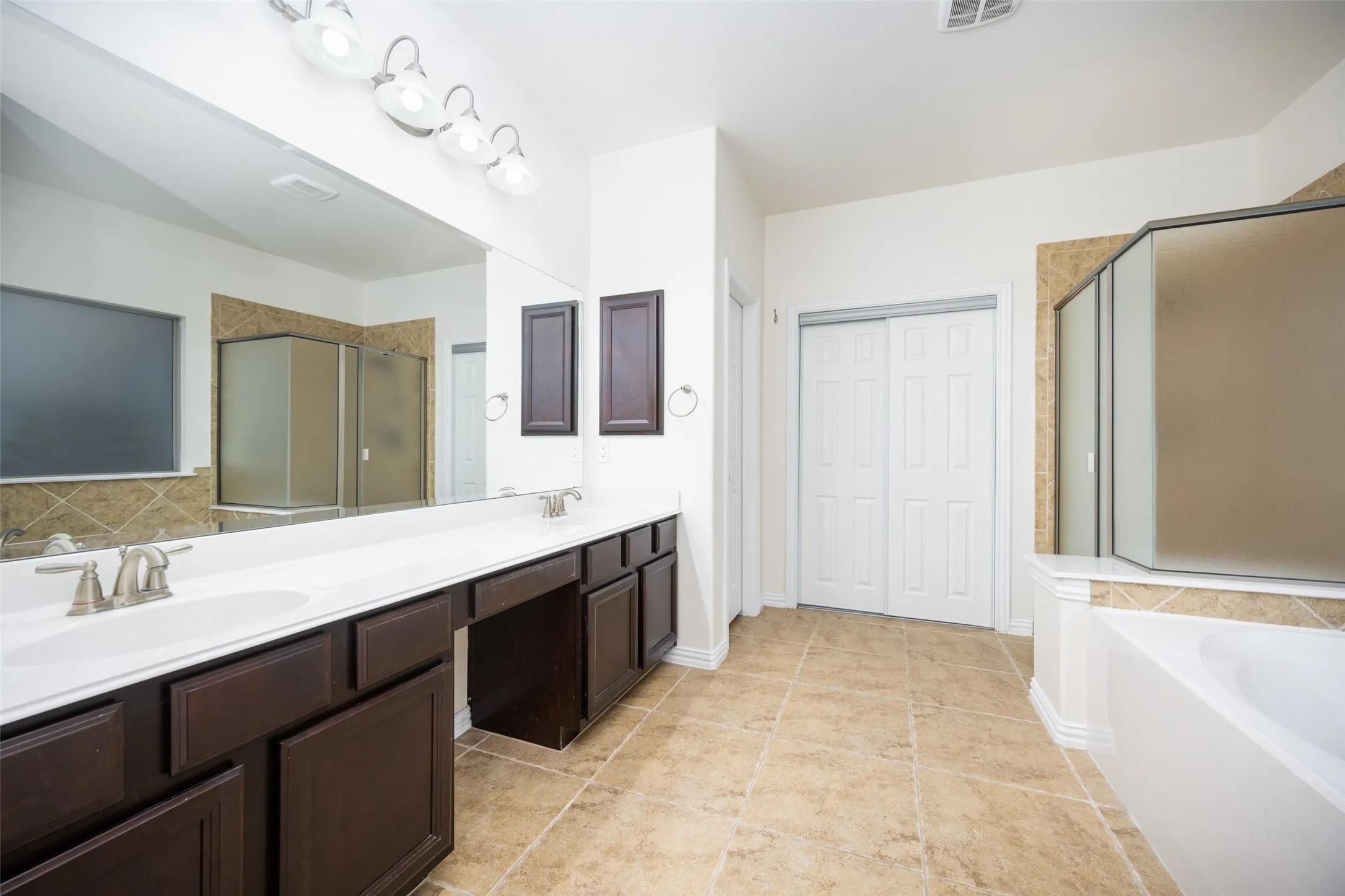 Single Family Residence For Rent in Denton County , 342 Manchester Drive, Roanoke, Texas 76262, 4 Bedroom, 4 Bathroom, 2 Garage spaces, 3,653 Sqft, built in 2011, mls#21402187, Real Estate Agent in Roanoke, Homes For Rent in Denton county, Homes For Rent in Roanoke, Realtor in Roanoke Texas, Real Estate Brokerage Independent Realty Texas, Luminita Cordes Realtor