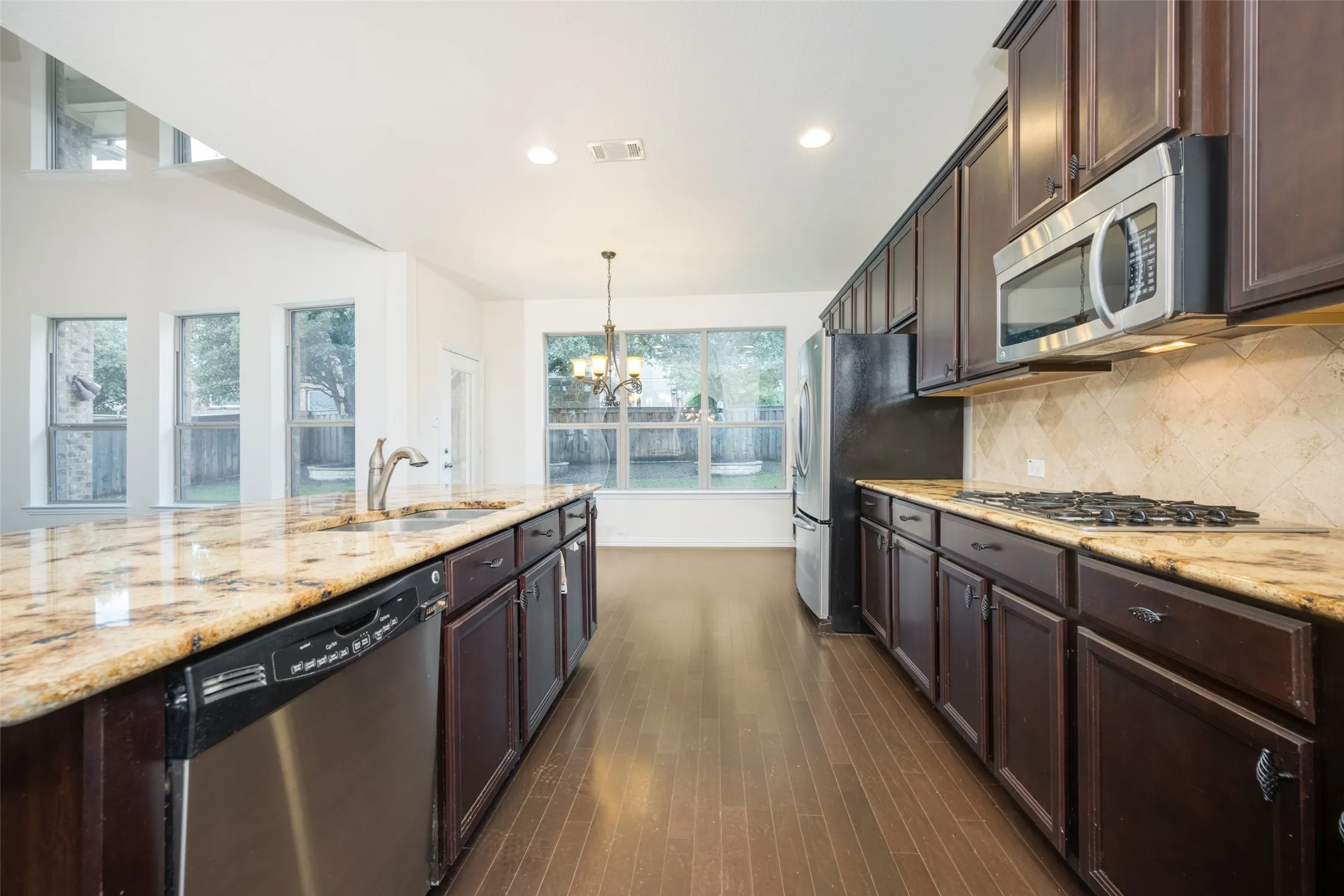 Single Family Residence For Rent in Denton County , 342 Manchester Drive, Roanoke, Texas 76262, 4 Bedroom, 4 Bathroom, 2 Garage spaces, 3,653 Sqft, built in 2011, mls#21402187, Real Estate Agent in Roanoke, Homes For Rent in Denton county, Homes For Rent in Roanoke, Realtor in Roanoke Texas, Real Estate Brokerage Independent Realty Texas, Luminita Cordes Realtor