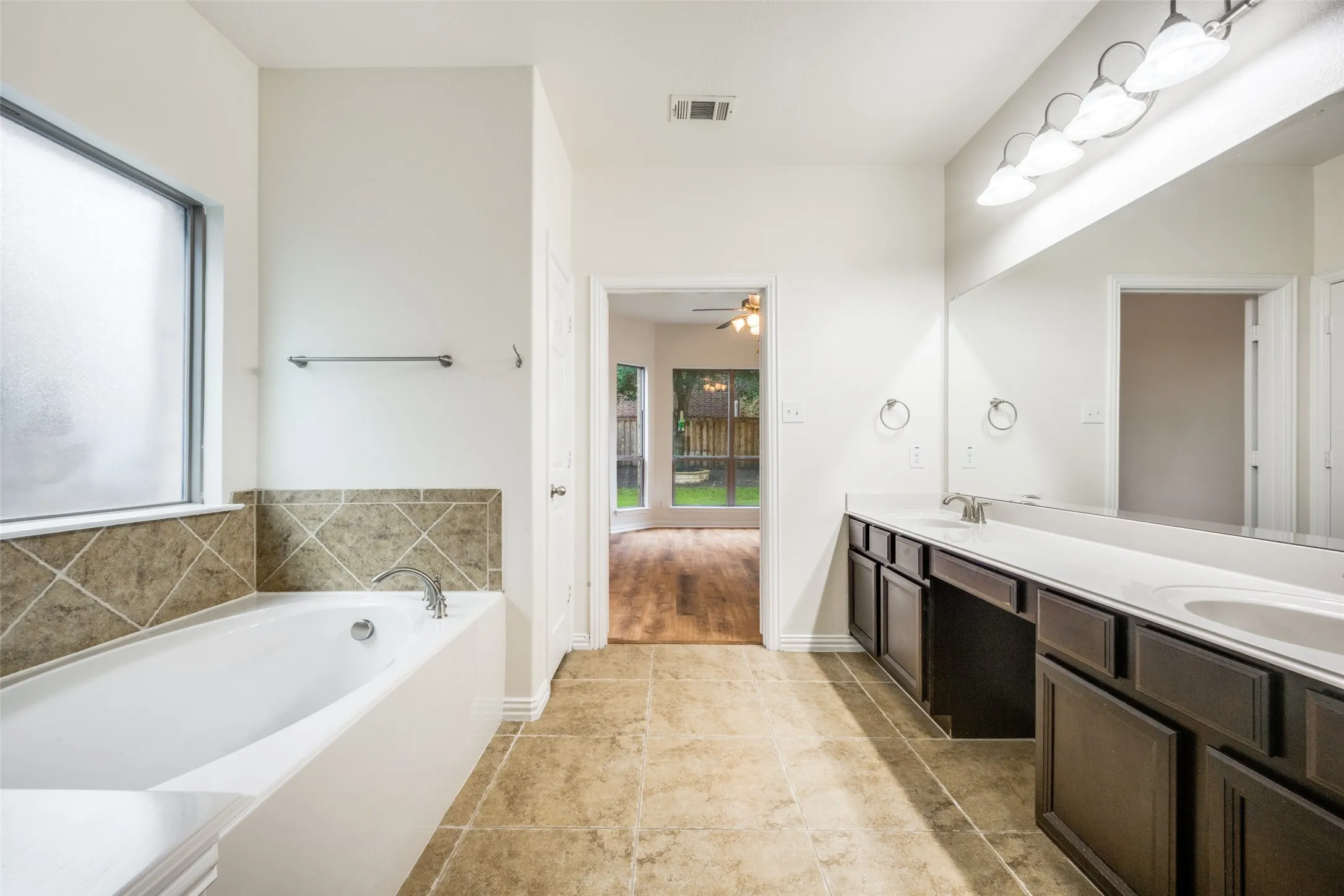 Single Family Residence For Rent in Denton County , 342 Manchester Drive, Roanoke, Texas 76262, 4 Bedroom, 4 Bathroom, 2 Garage spaces, 3,653 Sqft, built in 2011, mls#21402187, Real Estate Agent in Roanoke, Homes For Rent in Denton county, Homes For Rent in Roanoke, Realtor in Roanoke Texas, Real Estate Brokerage Independent Realty Texas, Luminita Cordes Realtor