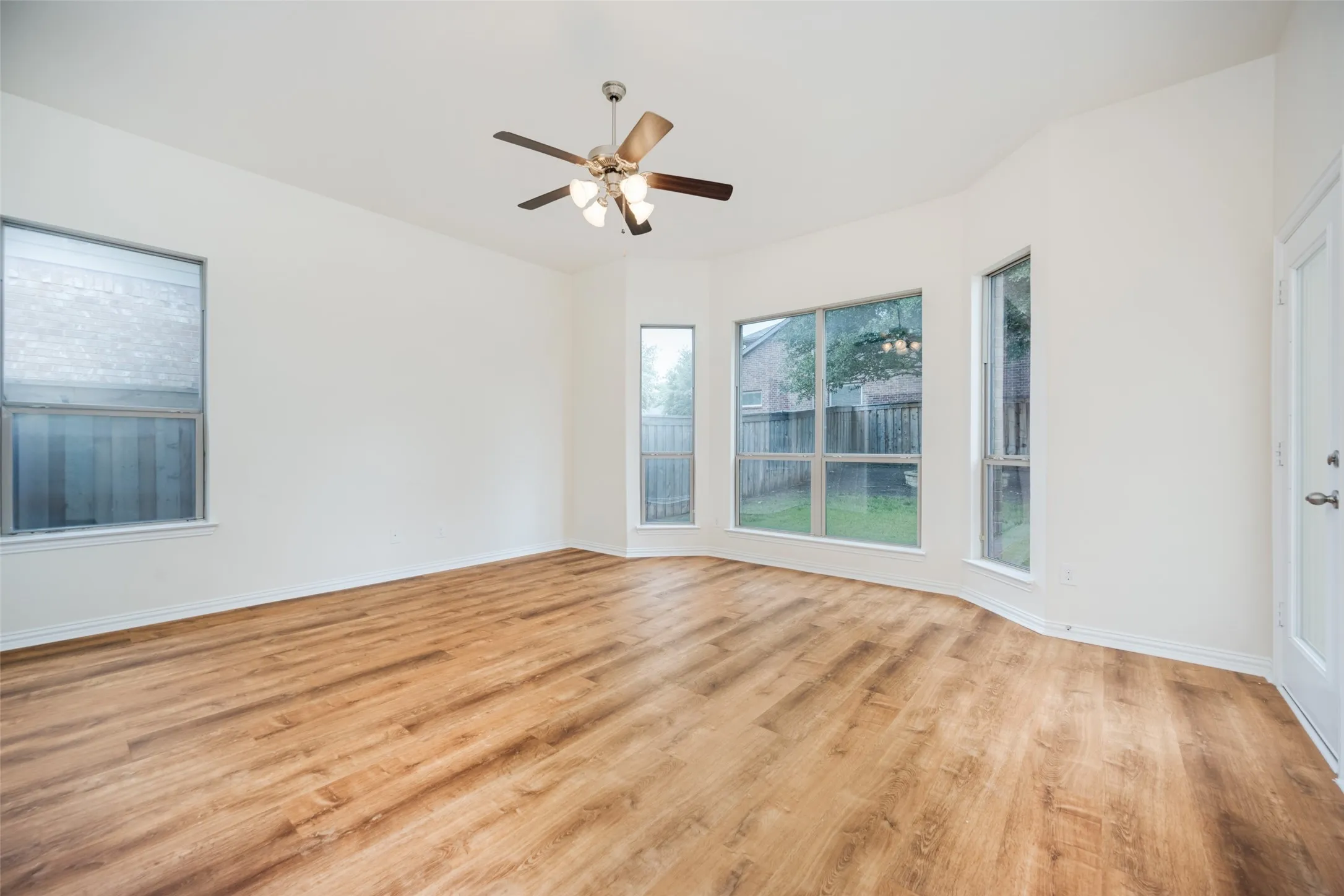 Single Family Residence For Rent in Denton County , 342 Manchester Drive, Roanoke, Texas 76262, 4 Bedroom, 4 Bathroom, 2 Garage spaces, 3,653 Sqft, built in 2011, mls#21402187, Real Estate Agent in Roanoke, Homes For Rent in Denton county, Homes For Rent in Roanoke, Realtor in Roanoke Texas, Real Estate Brokerage Independent Realty Texas, Luminita Cordes Realtor