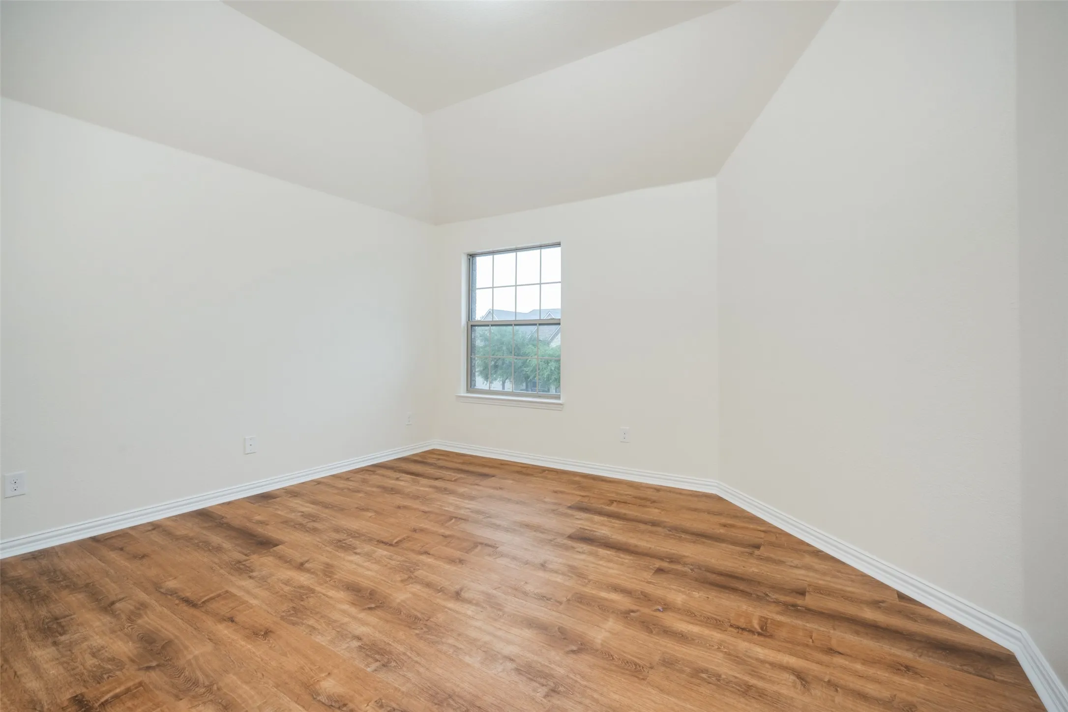 Single Family Residence For Rent in Denton County , 342 Manchester Drive, Roanoke, Texas 76262, 4 Bedroom, 4 Bathroom, 2 Garage spaces, 3,653 Sqft, built in 2011, mls#21402187, Real Estate Agent in Roanoke, Homes For Rent in Denton county, Homes For Rent in Roanoke, Realtor in Roanoke Texas, Real Estate Brokerage Independent Realty Texas, Luminita Cordes Realtor