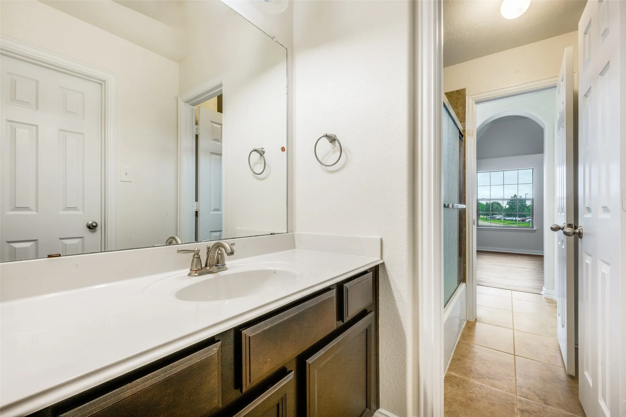 Single Family Residence For Rent in Denton County , 342 Manchester Drive, Roanoke, Texas 76262, 4 Bedroom, 4 Bathroom, 2 Garage spaces, 3,653 Sqft, built in 2011, mls#21402187, Real Estate Agent in Roanoke, Homes For Rent in Denton county, Homes For Rent in Roanoke, Realtor in Roanoke Texas, Real Estate Brokerage Independent Realty Texas, Luminita Cordes Realtor