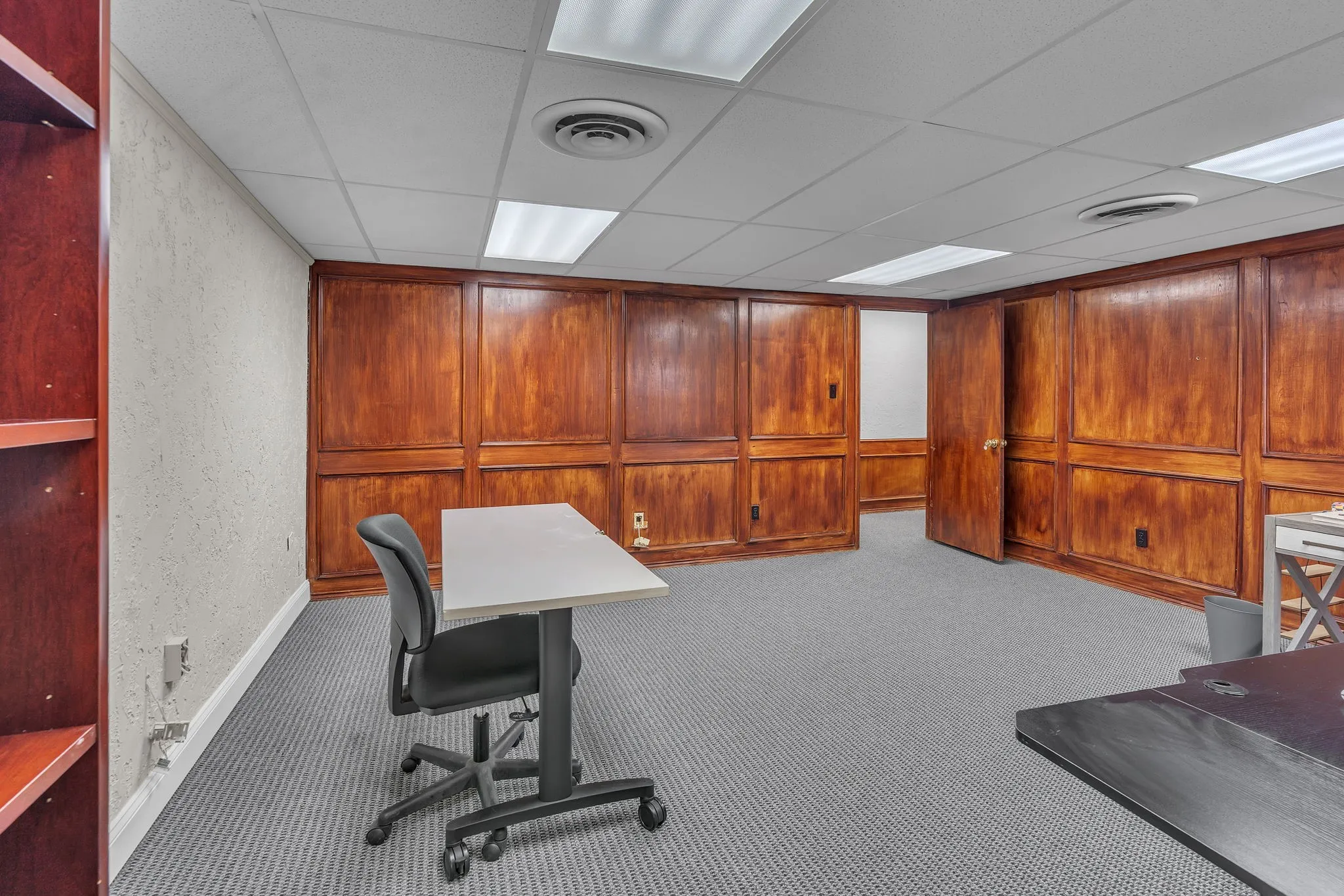Office For Rent in Tarrant County , 2020 W Northwest Highway 116, Grapevine, Texas 76051, 0, 0, Garage spaces, 0 Sqft, built in 1979, mls#21402157, Real Estate Agent in Grapevine, Homes For Rent in Tarrant county, Homes For Rent in Grapevine, Realtor in Grapevine Texas, Real Estate Brokerage Independent Realty Texas, Luminita Cordes Realtor