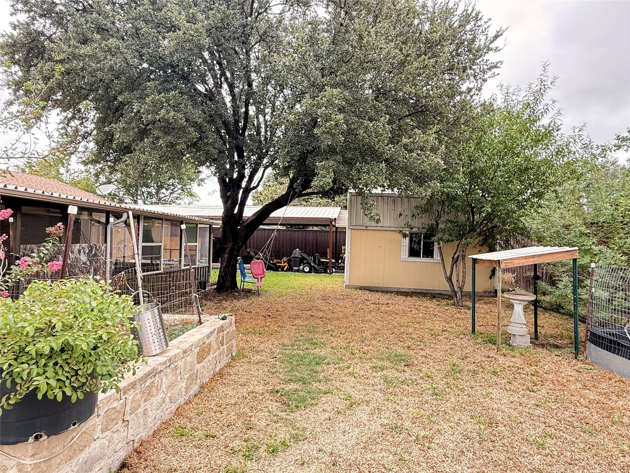 Single Family Residence For Rent in Denton County , 681 Surf Street, Lewisville, Texas 75067, 3 Bedroom, 2 Bathroom, 2 Garage spaces, 1,686 Sqft, built in 1962, mls#21402195, Real Estate Agent in Lewisville, Homes For Rent in Denton county, Homes For Rent in Lewisville, Realtor in Lewisville Texas, Real Estate Brokerage Independent Realty Texas, Luminita Cordes Realtor
