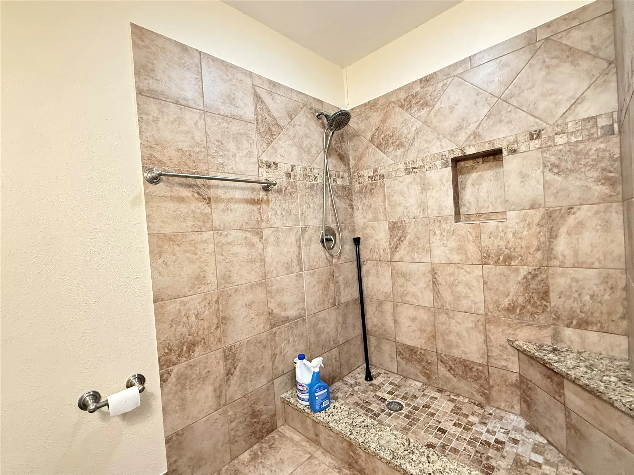 Single Family Residence For Rent in Denton County , 681 Surf Street, Lewisville, Texas 75067, 3 Bedroom, 2 Bathroom, 2 Garage spaces, 1,686 Sqft, built in 1962, mls#21402195, Real Estate Agent in Lewisville, Homes For Rent in Denton county, Homes For Rent in Lewisville, Realtor in Lewisville Texas, Real Estate Brokerage Independent Realty Texas, Luminita Cordes Realtor