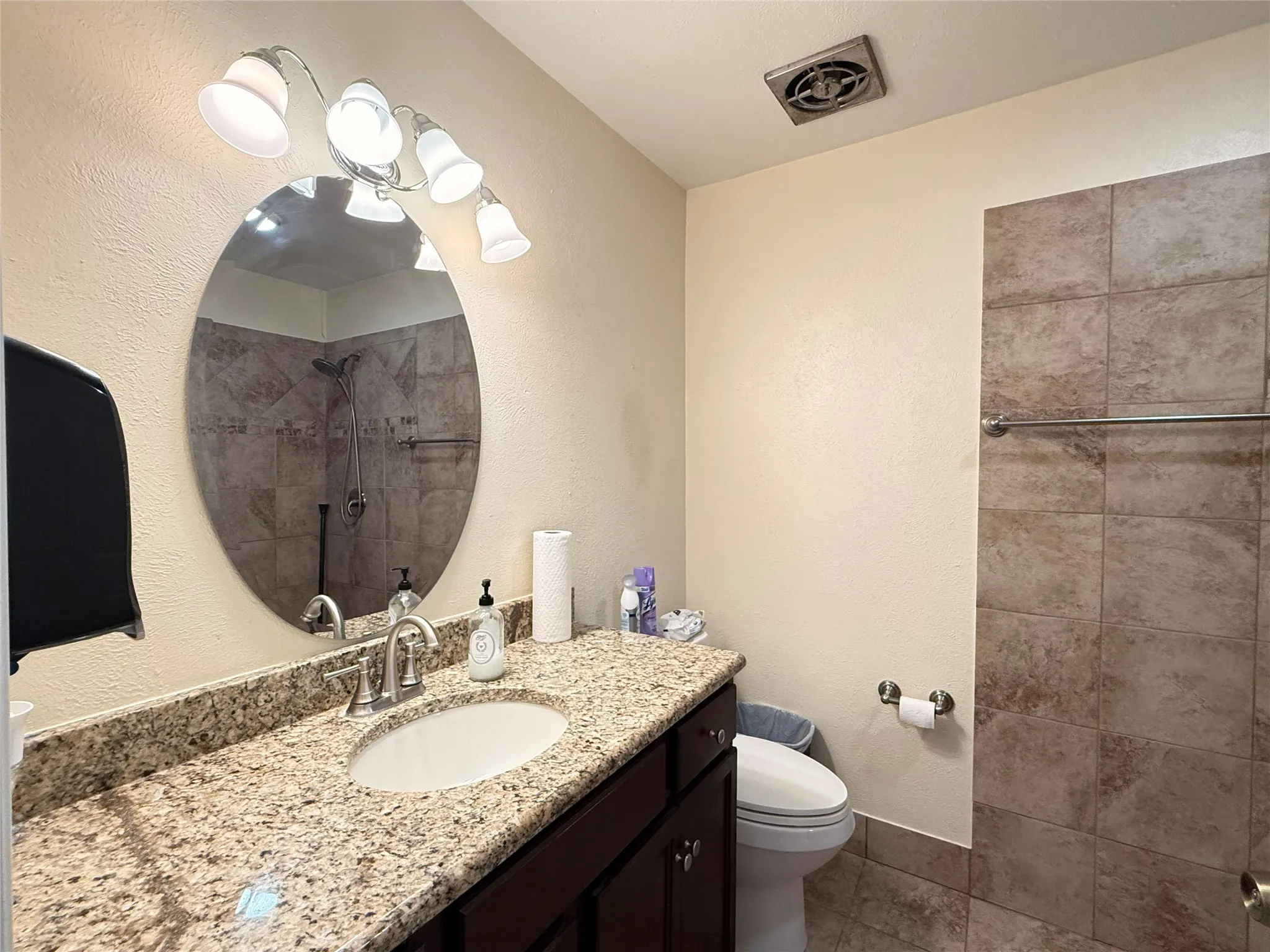 Single Family Residence For Rent in Denton County , 681 Surf Street, Lewisville, Texas 75067, 3 Bedroom, 2 Bathroom, 2 Garage spaces, 1,686 Sqft, built in 1962, mls#21402195, Real Estate Agent in Lewisville, Homes For Rent in Denton county, Homes For Rent in Lewisville, Realtor in Lewisville Texas, Real Estate Brokerage Independent Realty Texas, Luminita Cordes Realtor