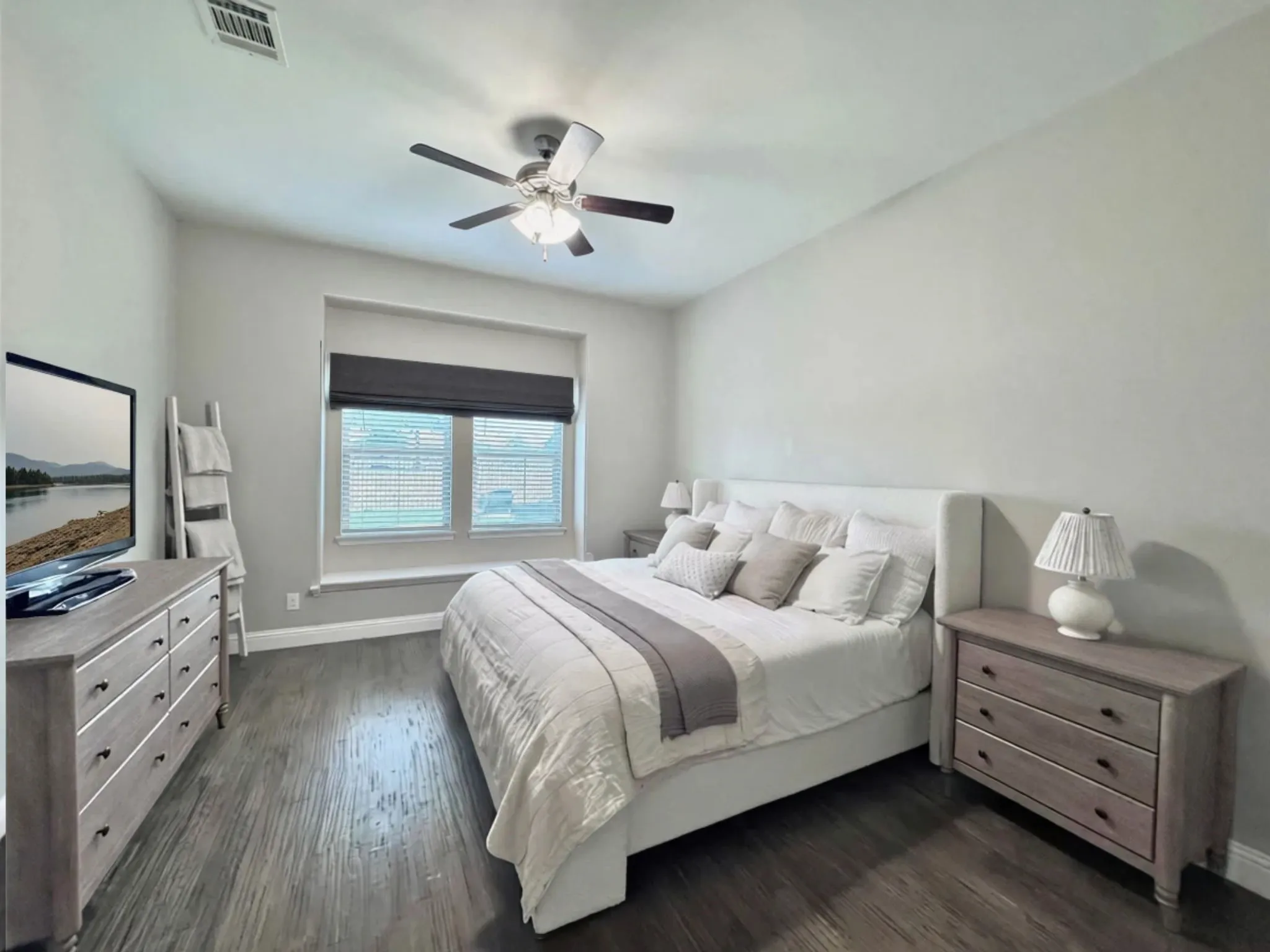 Single Family Residence For Sale in Rockwall County , 2429 San Marcos Drive, Royse City, Texas 75189, 4 Bedroom, 2 Bathroom, 3 Garage spaces, 2,268 Sqft, built in 2018, mls#21399750, Real Estate Agent in Royse City, Homes For Sale in Rockwall county, Homes For Sale in Royse City, Realtor in Royse City Texas, Real Estate Brokerage Independent Realty Texas, Luminita Cordes Realtor