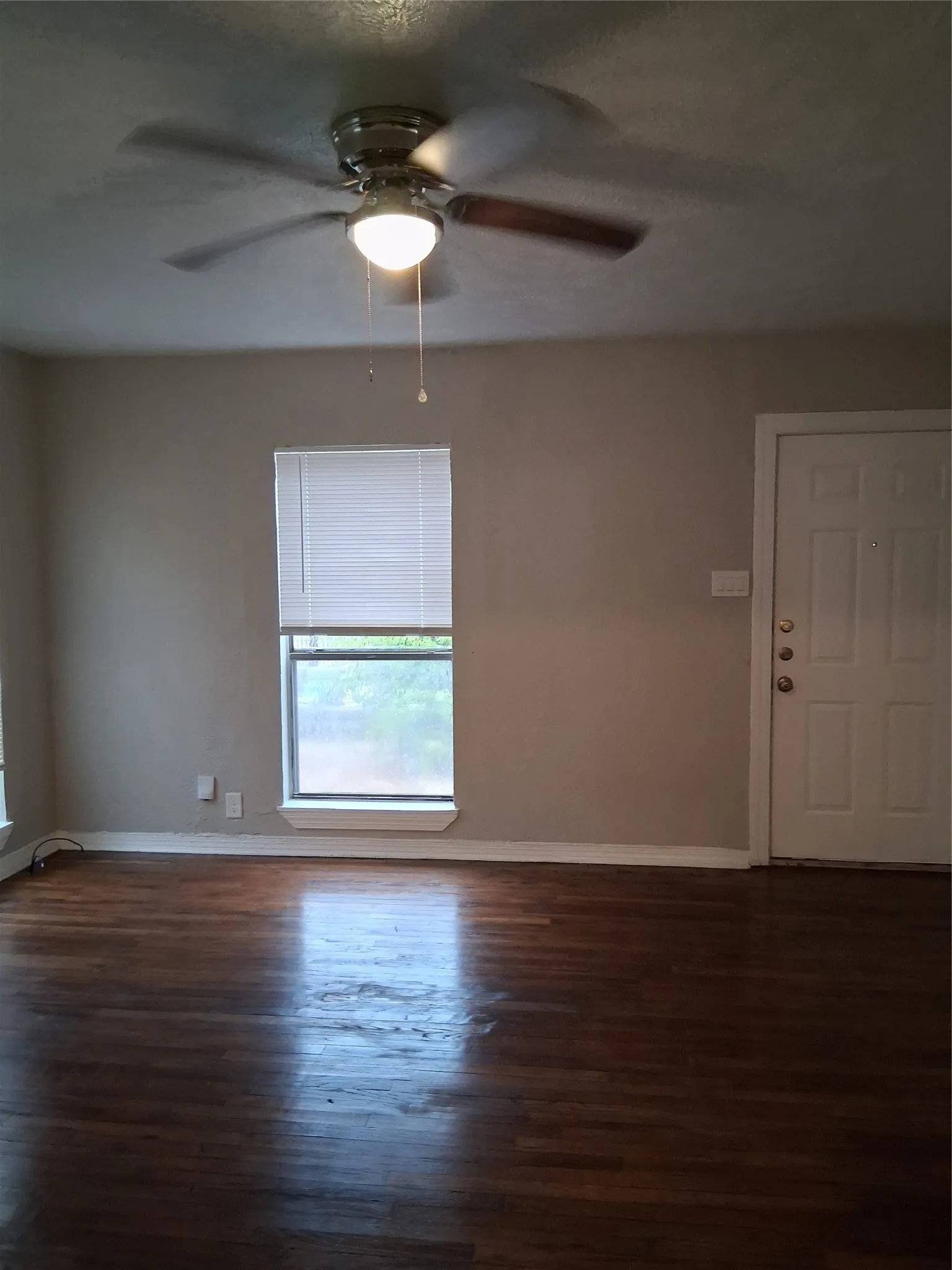 Single Family Residence For Rent in Dallas County , 435 Avenue G, Dallas, Texas 75203, 2 Bedroom, 1 Bathroom, Garage spaces, 956 Sqft, built in 1935, mls#21402201, Real Estate Agent in Dallas, Homes For Rent in Dallas county, Homes For Rent in Dallas, Realtor in Dallas Texas, Real Estate Brokerage Independent Realty Texas, Luminita Cordes Realtor