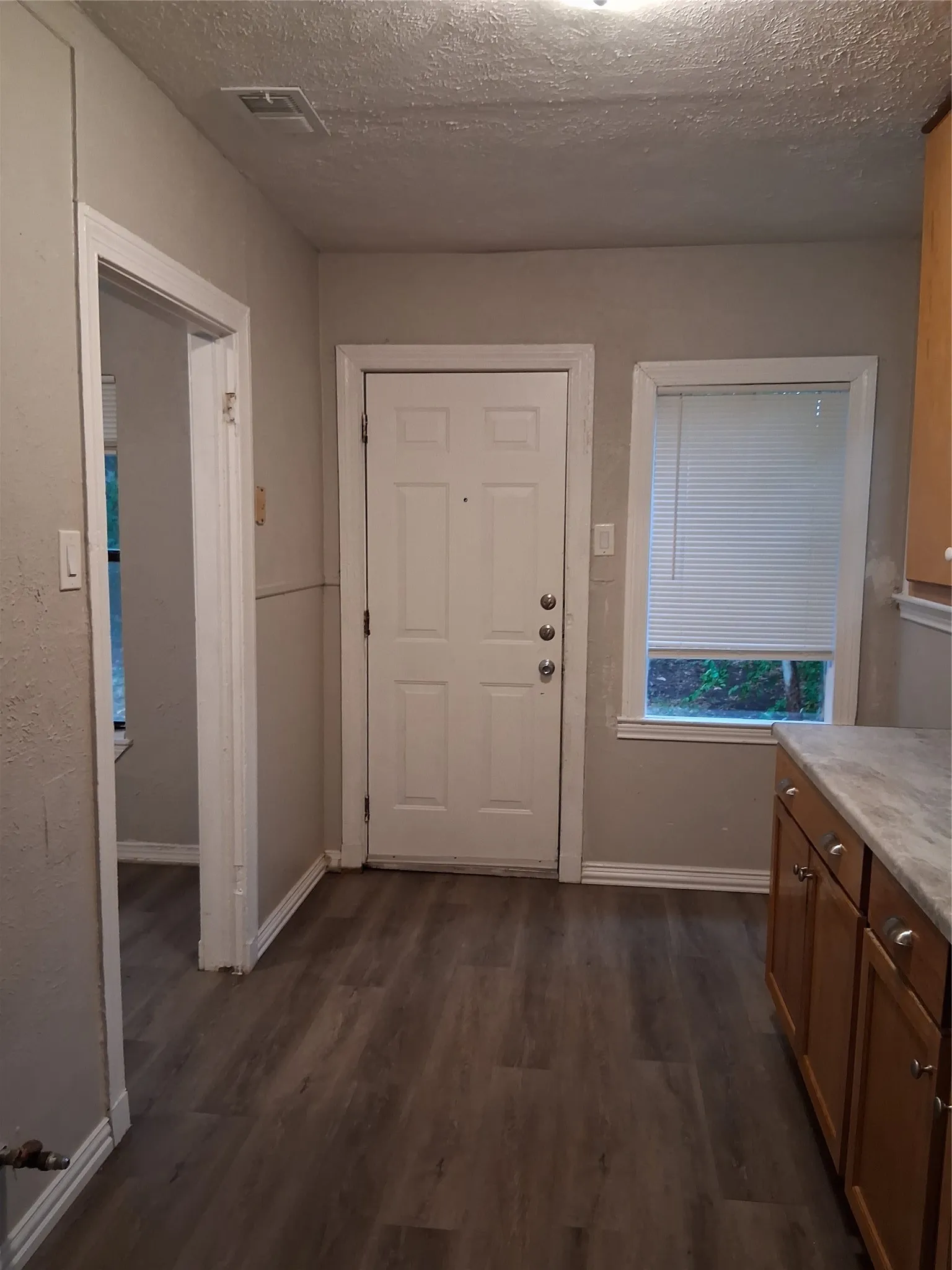 Single Family Residence For Rent in Dallas County , 435 Avenue G, Dallas, Texas 75203, 2 Bedroom, 1 Bathroom, Garage spaces, 956 Sqft, built in 1935, mls#21402201, Real Estate Agent in Dallas, Homes For Rent in Dallas county, Homes For Rent in Dallas, Realtor in Dallas Texas, Real Estate Brokerage Independent Realty Texas, Luminita Cordes Realtor