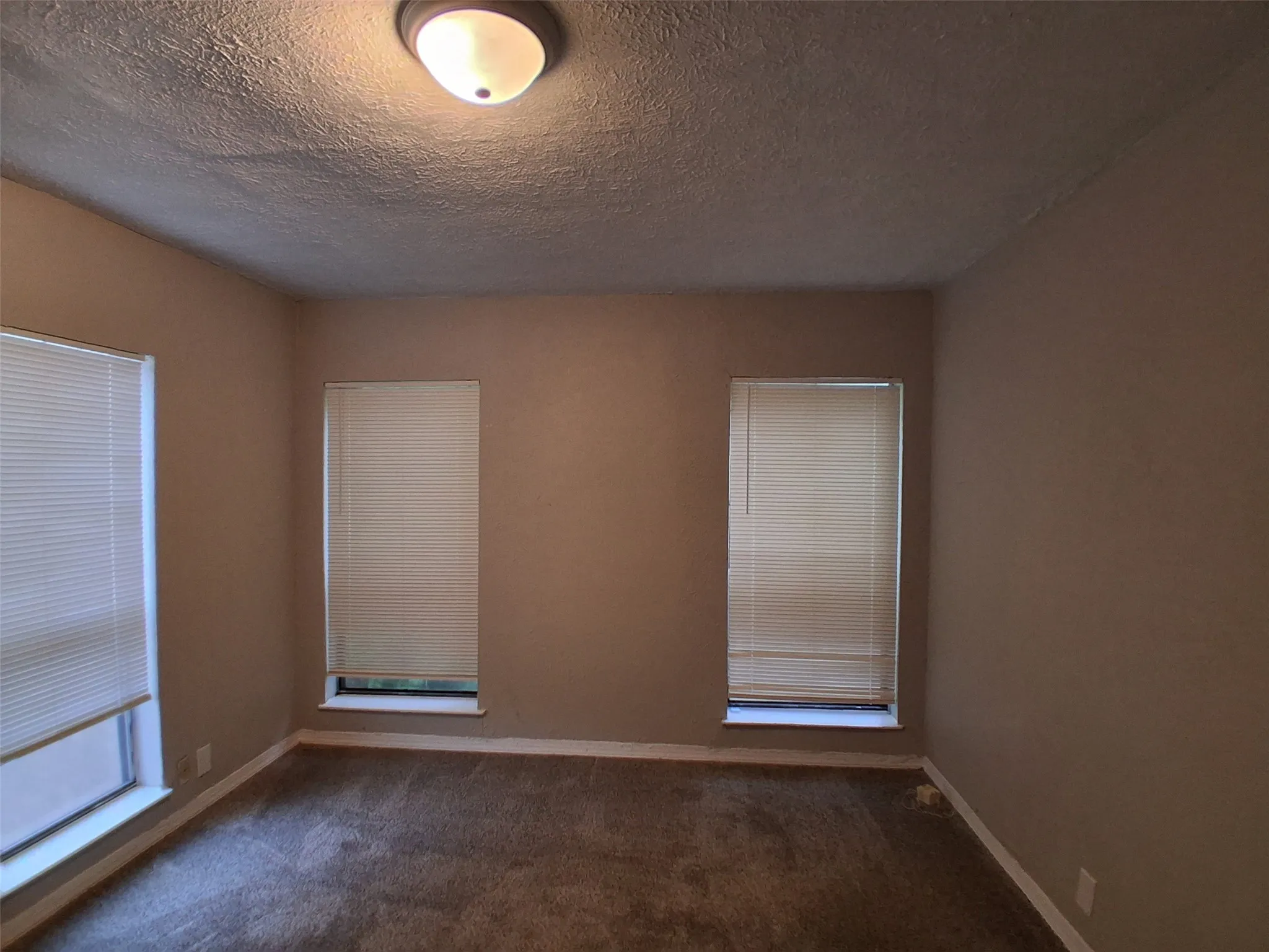 Single Family Residence For Rent in Dallas County , 435 Avenue G, Dallas, Texas 75203, 2 Bedroom, 1 Bathroom, Garage spaces, 956 Sqft, built in 1935, mls#21402201, Real Estate Agent in Dallas, Homes For Rent in Dallas county, Homes For Rent in Dallas, Realtor in Dallas Texas, Real Estate Brokerage Independent Realty Texas, Luminita Cordes Realtor