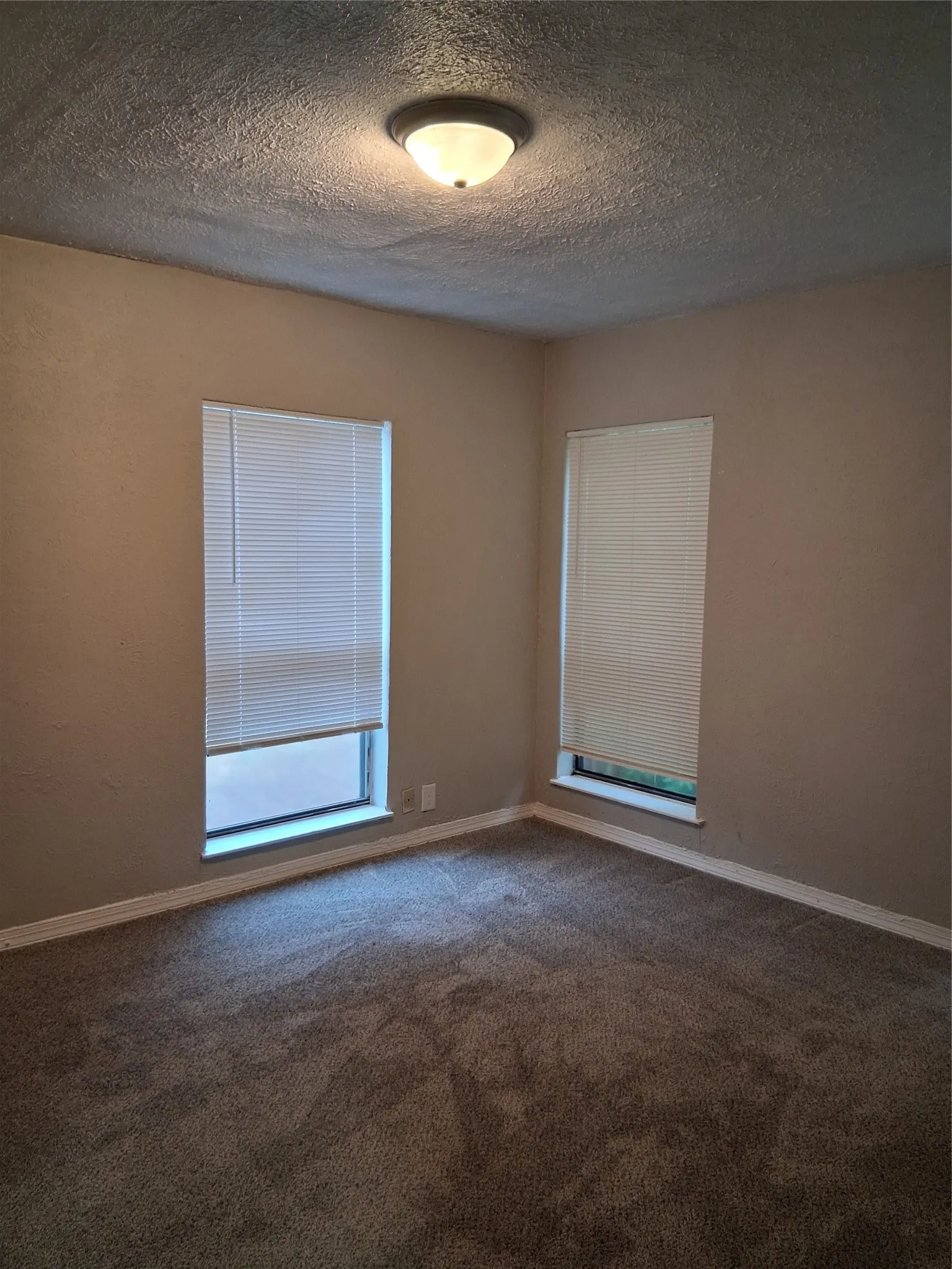 Single Family Residence For Rent in Dallas County , 435 Avenue G, Dallas, Texas 75203, 2 Bedroom, 1 Bathroom, Garage spaces, 956 Sqft, built in 1935, mls#21402201, Real Estate Agent in Dallas, Homes For Rent in Dallas county, Homes For Rent in Dallas, Realtor in Dallas Texas, Real Estate Brokerage Independent Realty Texas, Luminita Cordes Realtor