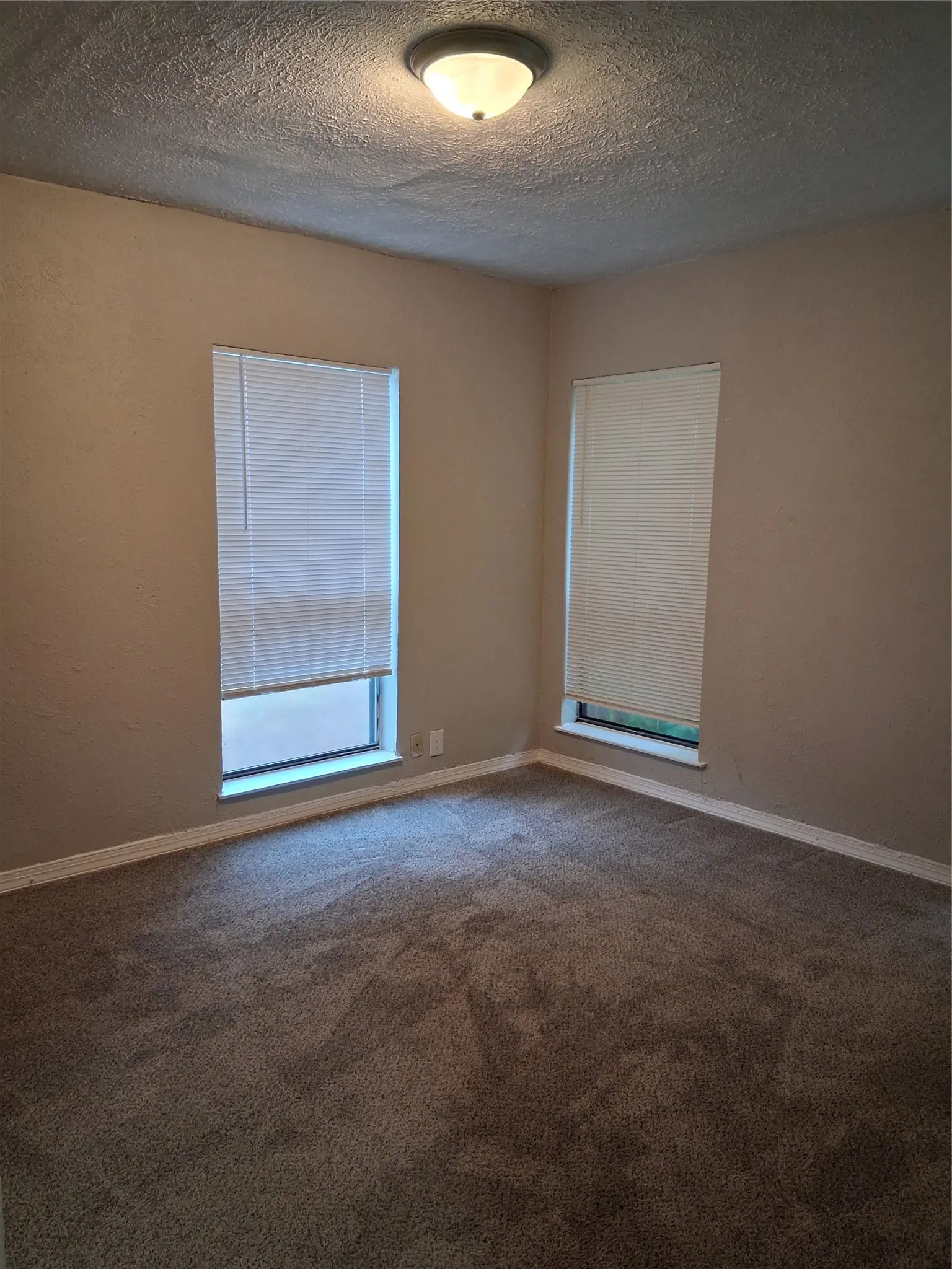 Single Family Residence For Rent in Dallas County , 435 Avenue G, Dallas, Texas 75203, 2 Bedroom, 1 Bathroom, Garage spaces, 956 Sqft, built in 1935, mls#21402201, Real Estate Agent in Dallas, Homes For Rent in Dallas county, Homes For Rent in Dallas, Realtor in Dallas Texas, Real Estate Brokerage Independent Realty Texas, Luminita Cordes Realtor