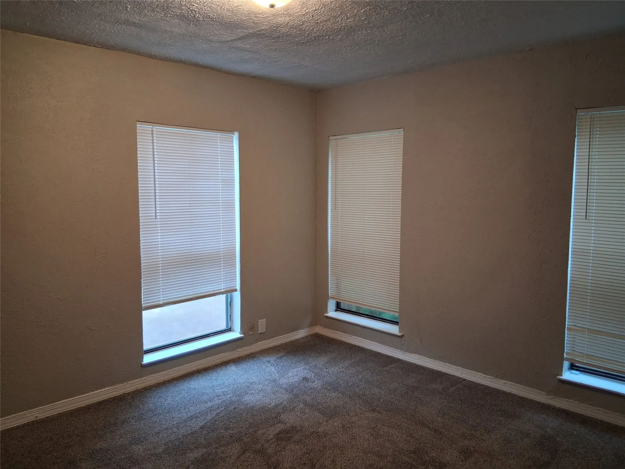 Single Family Residence For Rent in Dallas County , 435 Avenue G, Dallas, Texas 75203, 2 Bedroom, 1 Bathroom, Garage spaces, 956 Sqft, built in 1935, mls#21402201, Real Estate Agent in Dallas, Homes For Rent in Dallas county, Homes For Rent in Dallas, Realtor in Dallas Texas, Real Estate Brokerage Independent Realty Texas, Luminita Cordes Realtor