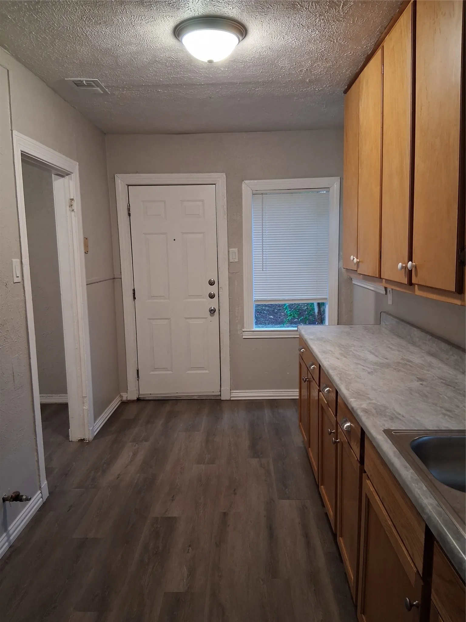 Single Family Residence For Rent in Dallas County , 435 Avenue G, Dallas, Texas 75203, 2 Bedroom, 1 Bathroom, Garage spaces, 956 Sqft, built in 1935, mls#21402201, Real Estate Agent in Dallas, Homes For Rent in Dallas county, Homes For Rent in Dallas, Realtor in Dallas Texas, Real Estate Brokerage Independent Realty Texas, Luminita Cordes Realtor