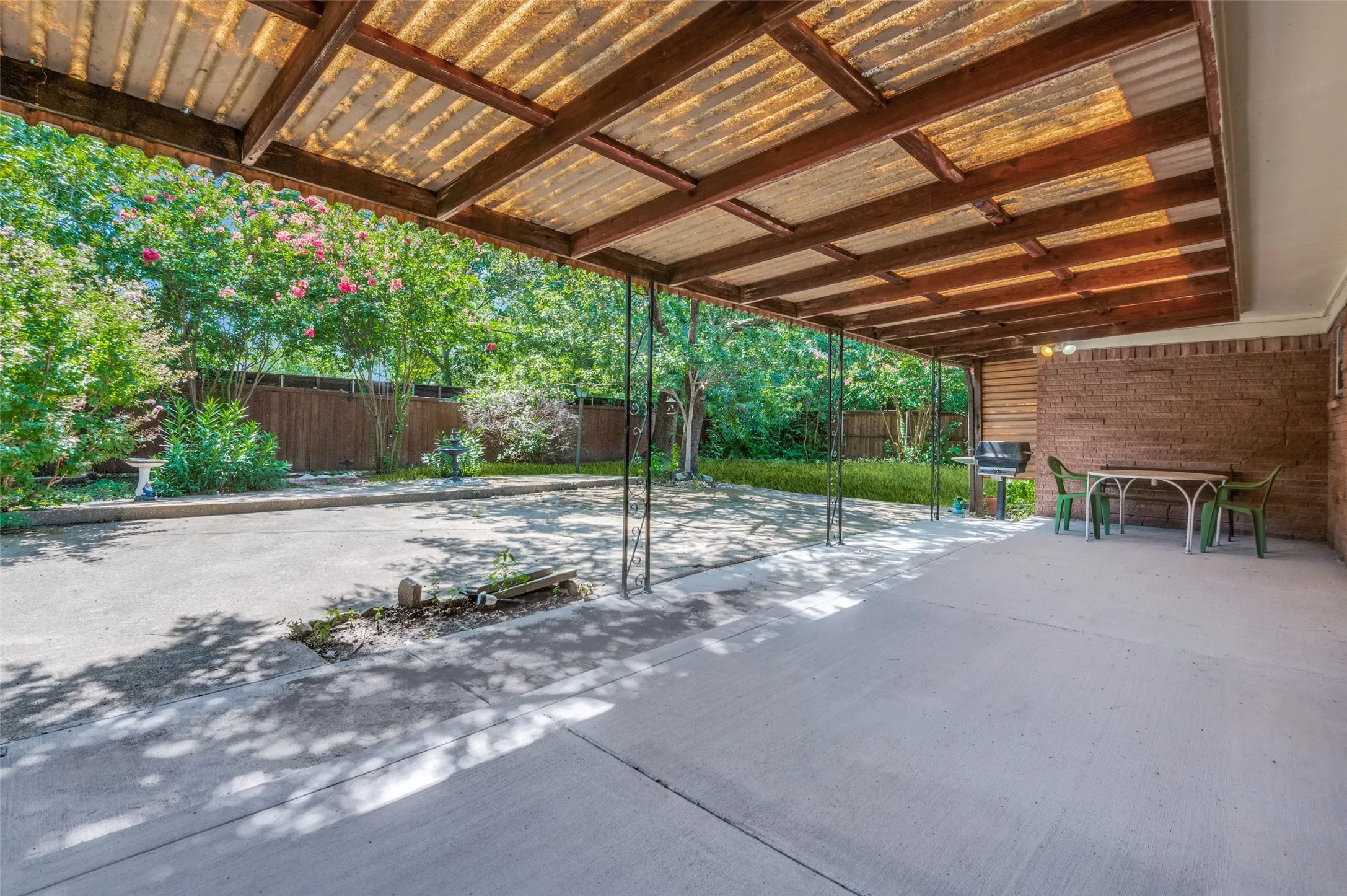 Single Family Residence For Rent in Dallas County , 10722 Lathrop Drive, Dallas, Texas 75229, 3 Bedroom, 2 Bathroom, Garage spaces, 1,572 Sqft, built in 1957, mls#21401323, Real Estate Agent in Dallas, Homes For Rent in Dallas county, Homes For Rent in Dallas, Realtor in Dallas Texas, Real Estate Brokerage Independent Realty Texas, Luminita Cordes Realtor